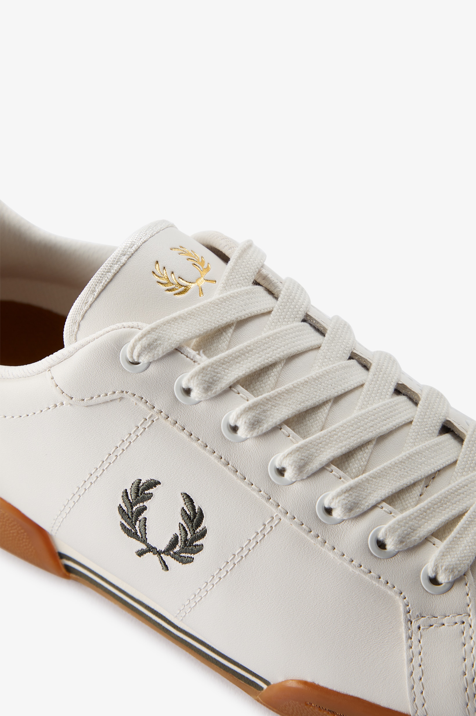 Sapatilhas 'B722' em pele Fred Perry Bege-6