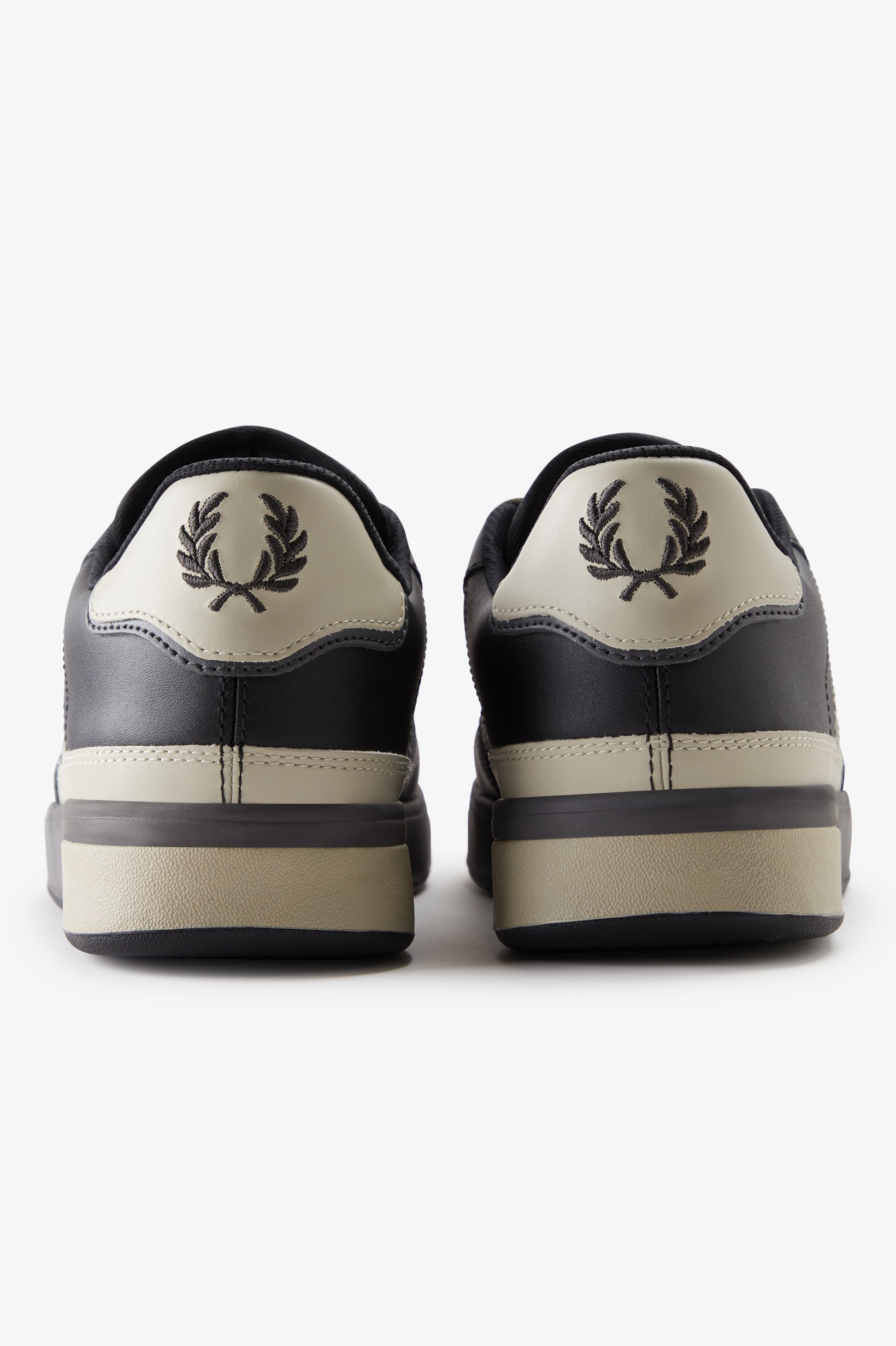 Sapatilhas Unisexo 'B300' em pele Fred Perry Preto-4