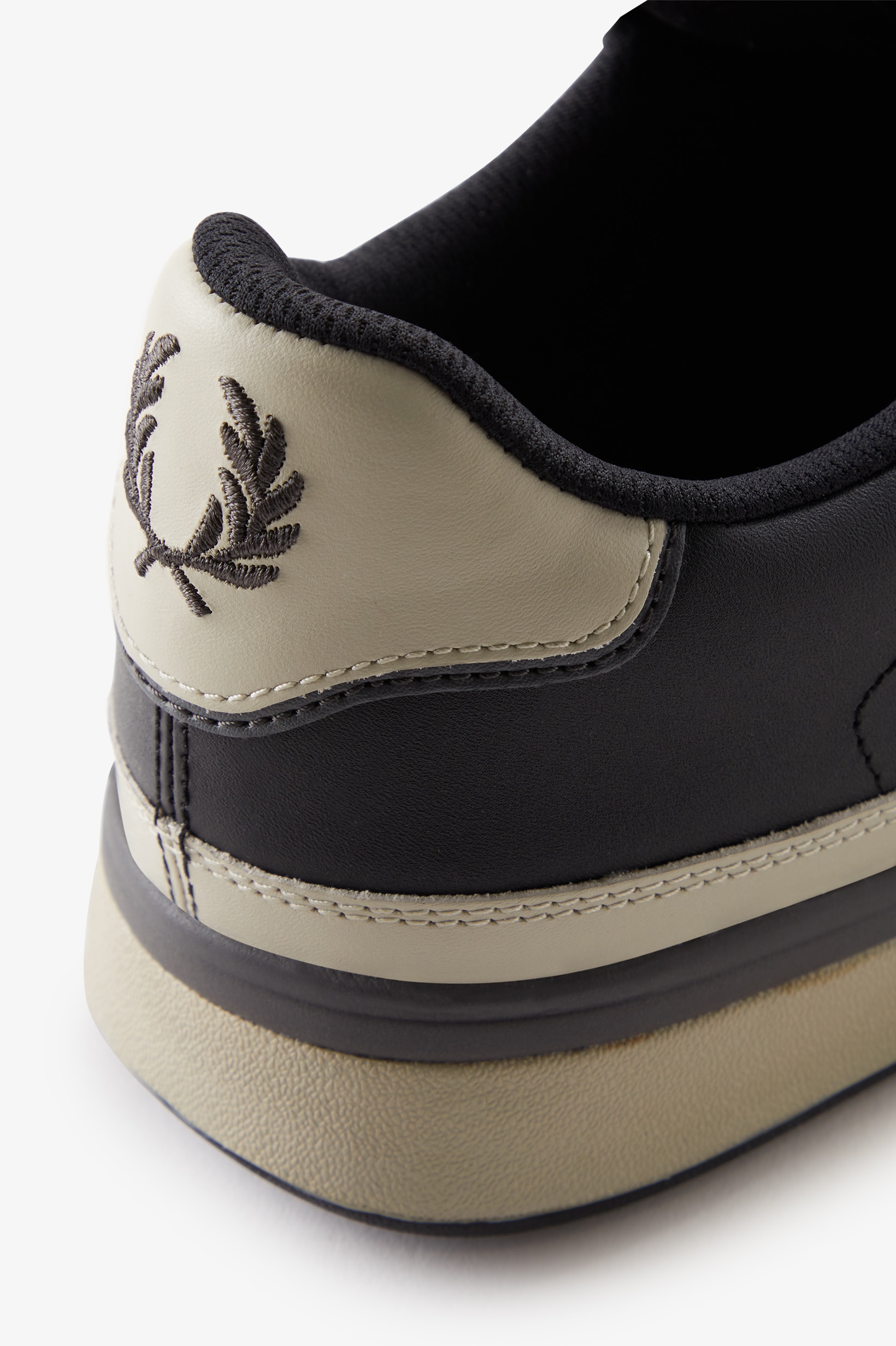 Sapatilhas Unisexo 'B300' em pele Fred Perry Preto-5