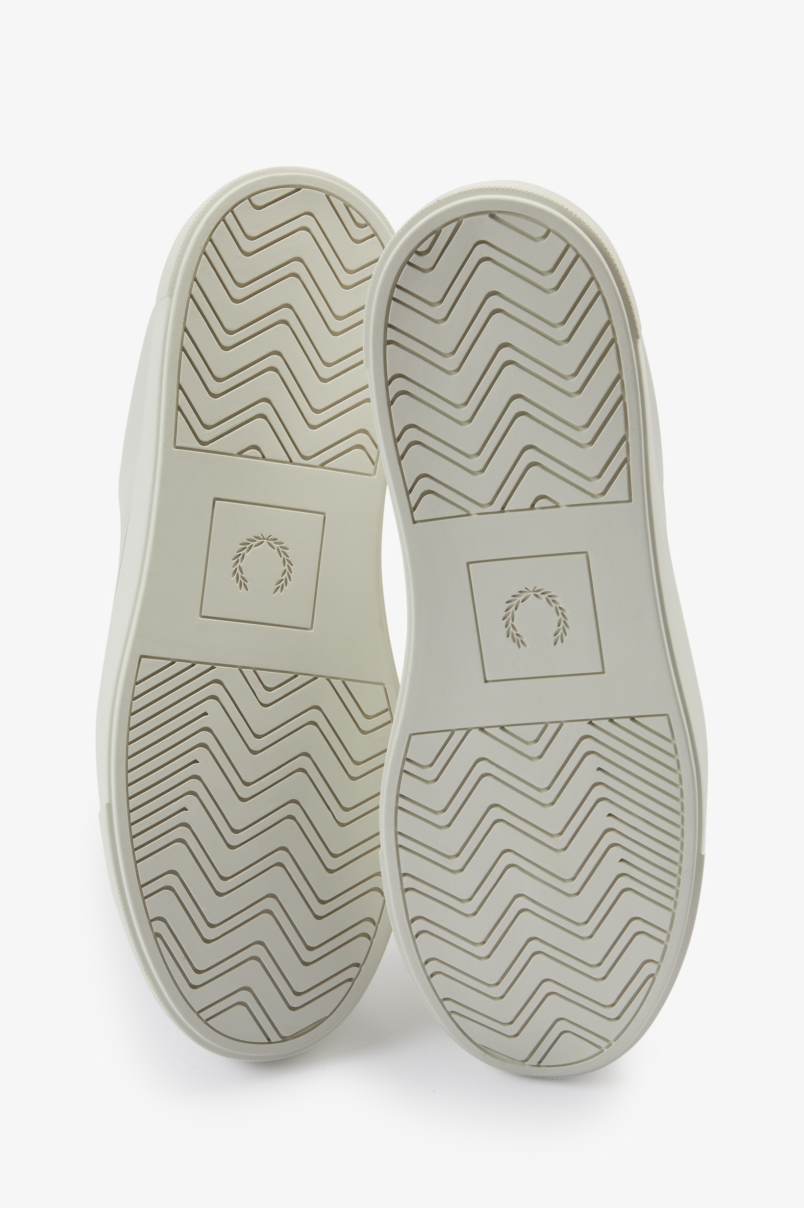 Sapatilhas unisexo 'B71' em pele Fred Perry Creme-4