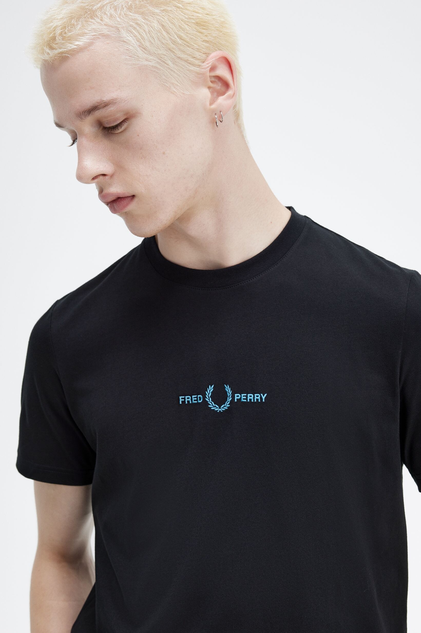 T-Shirt com bordado Preto-2