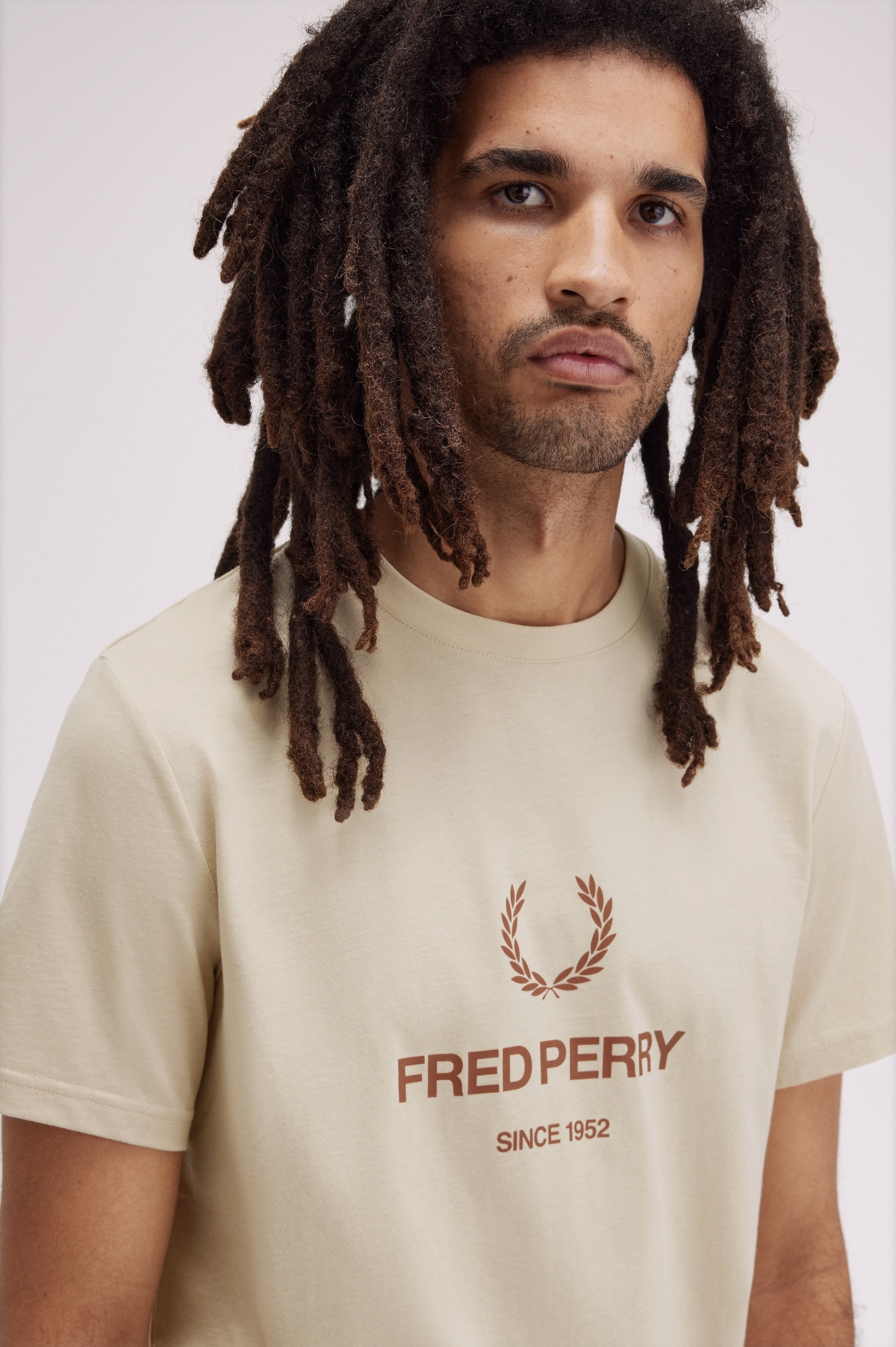 T-Shirt Gráfica 'Fred Perry' Creme-3