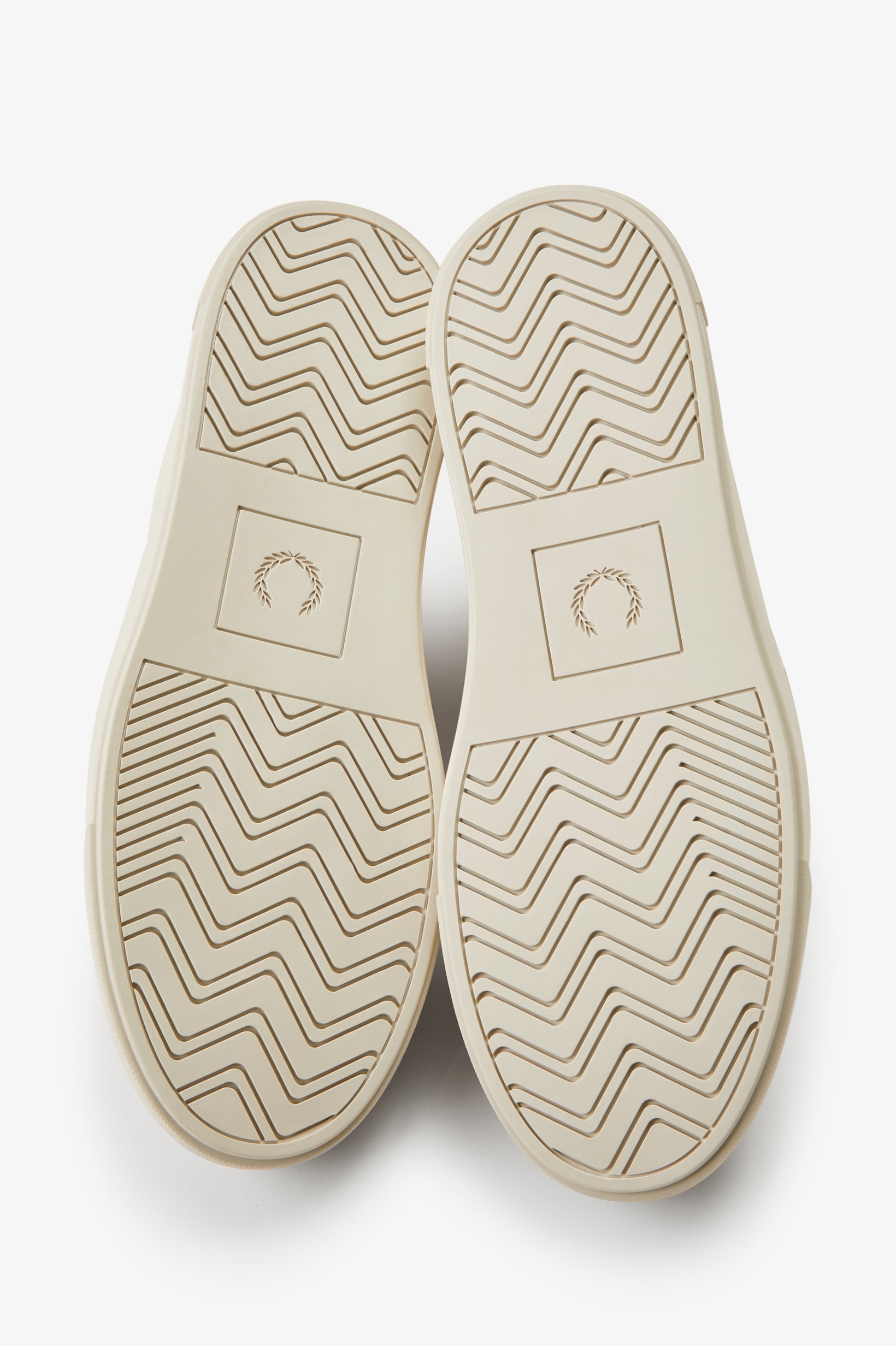 Sapatilhas unisexo 'B71' em pele Fred Perry Creme-4