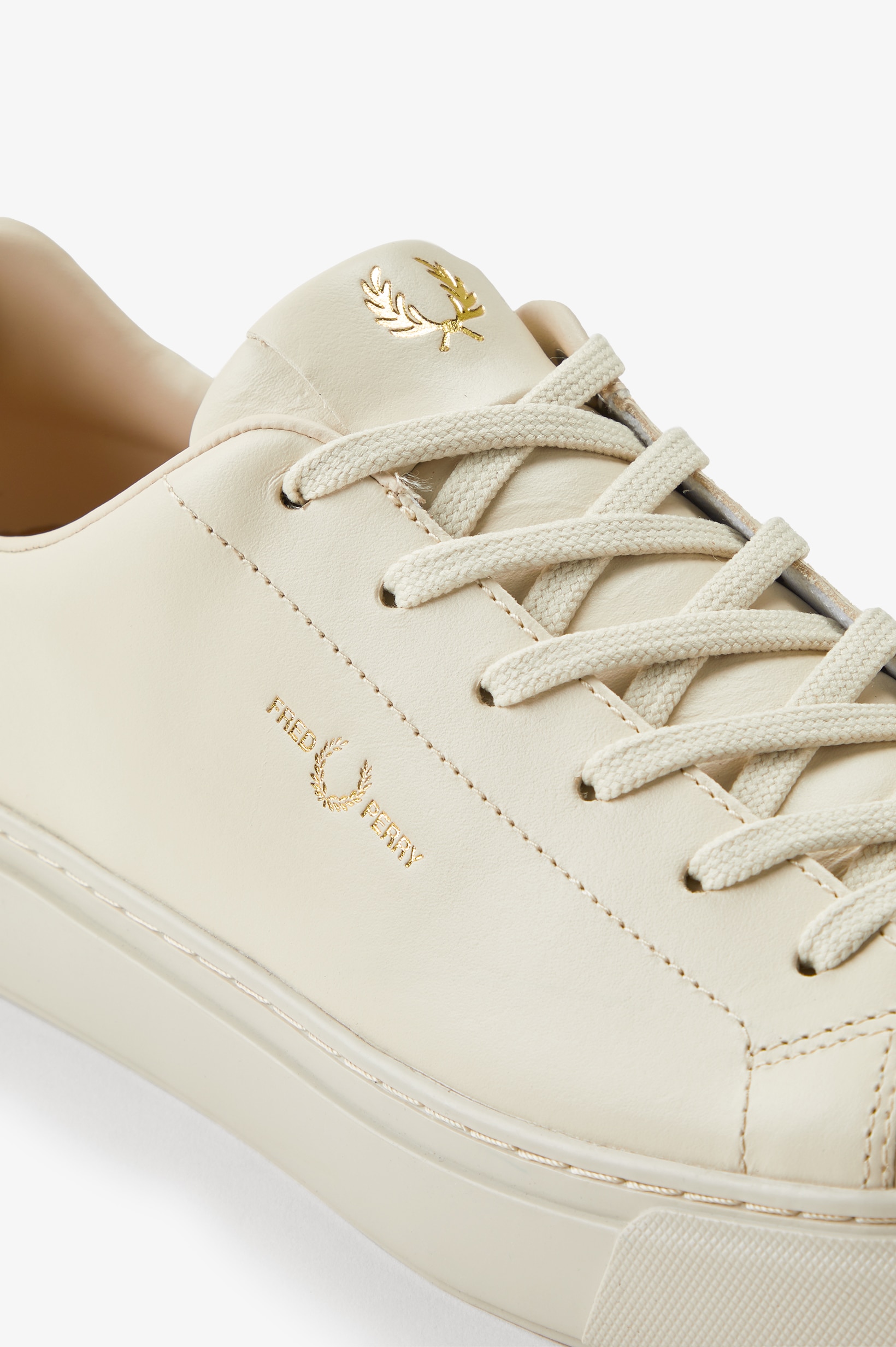 Sapatilhas unisexo 'B71' em pele Fred Perry Creme-6