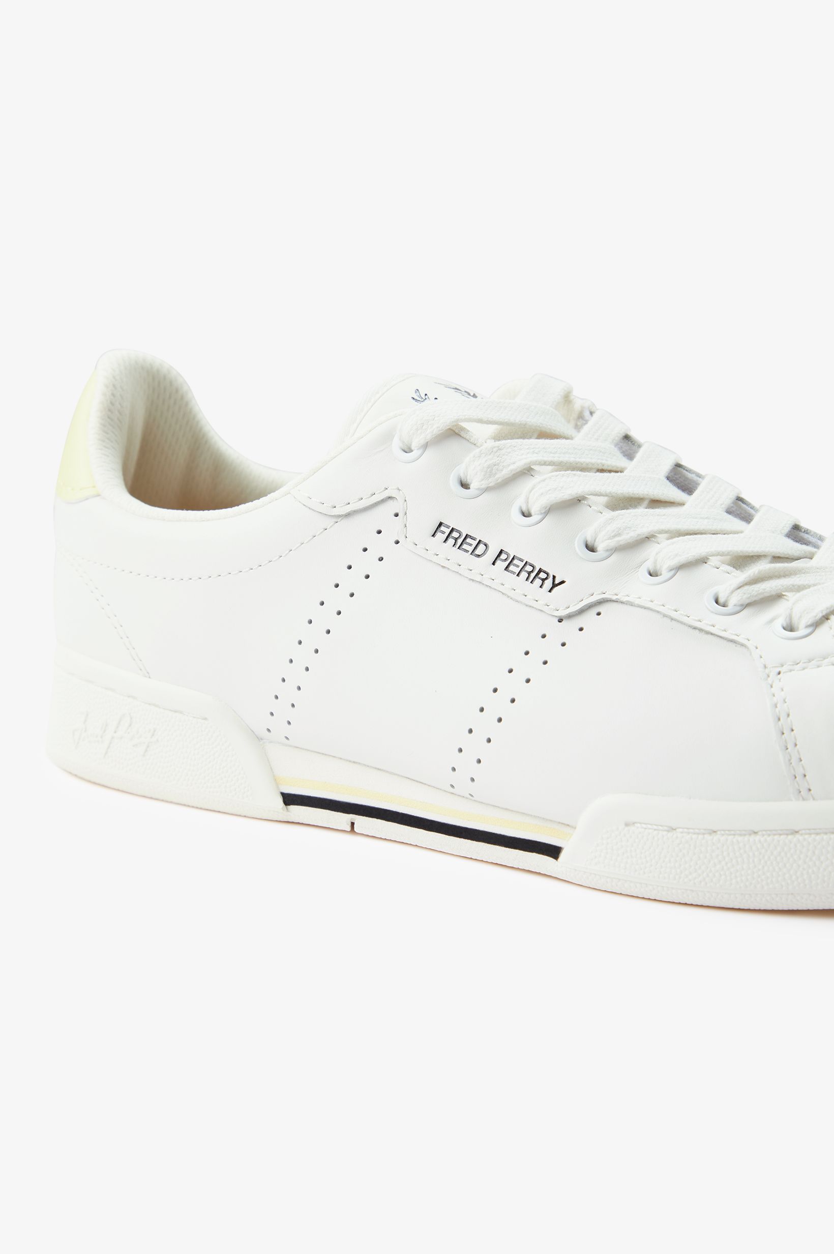 Sapatilhas 'B722' em Pele Fred Perry Branco-6
