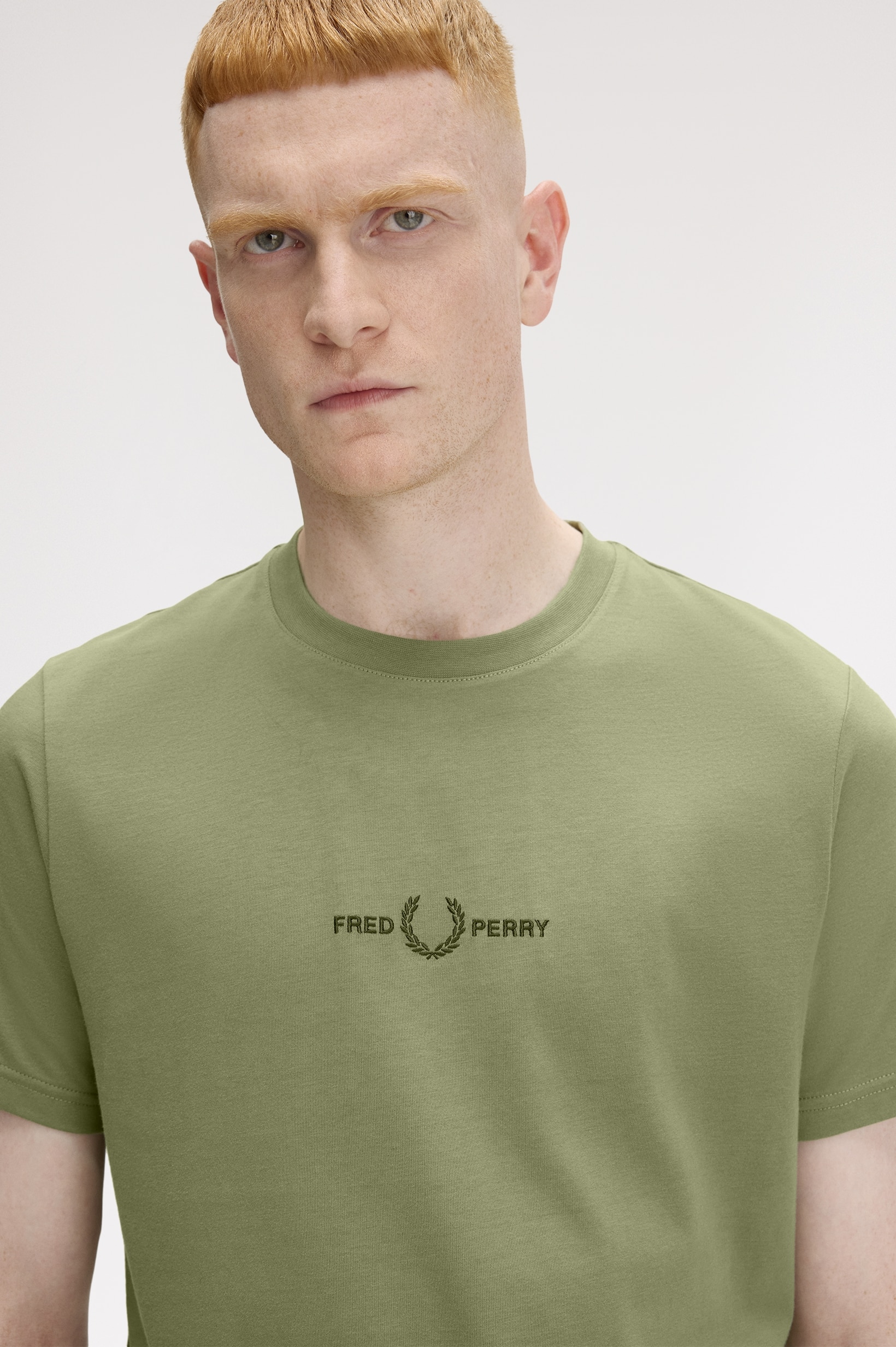 T-Shirt com Bordado Verde-2