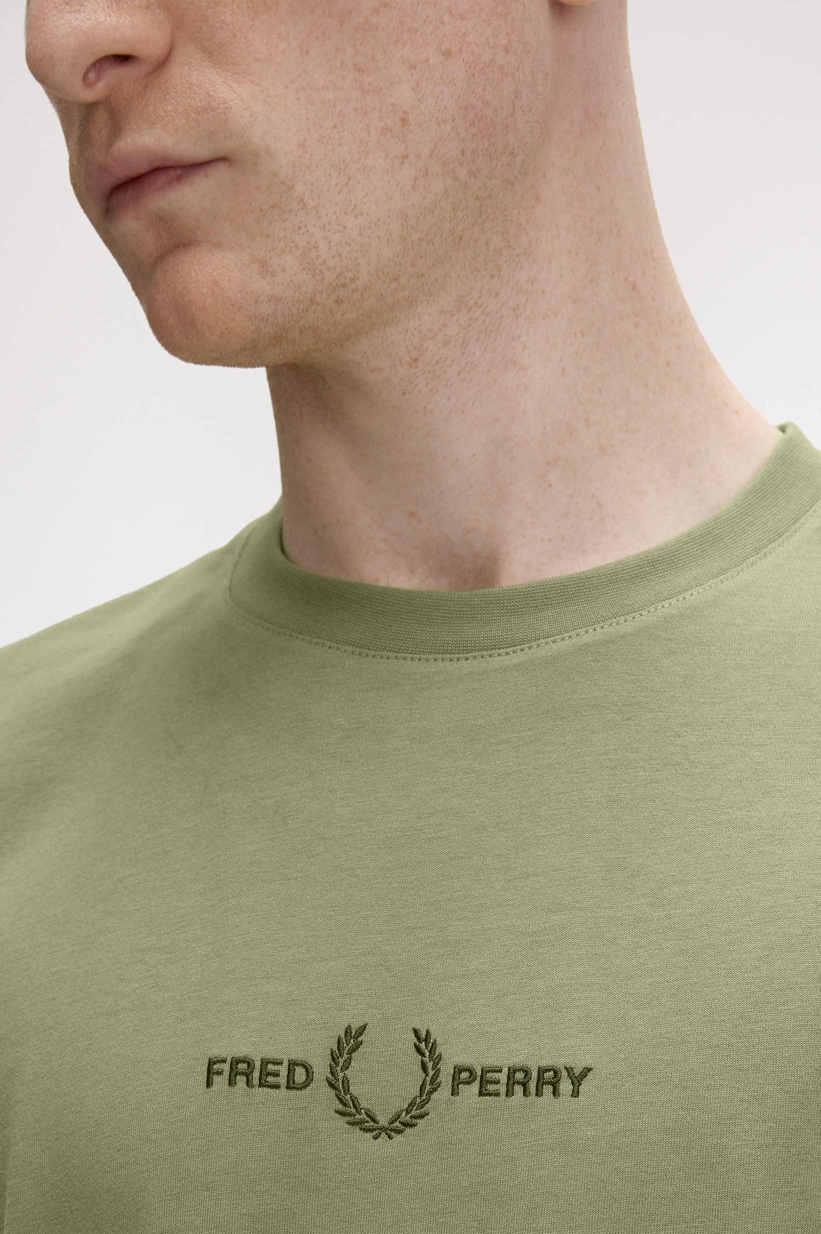 T-Shirt com Bordado Verde-3