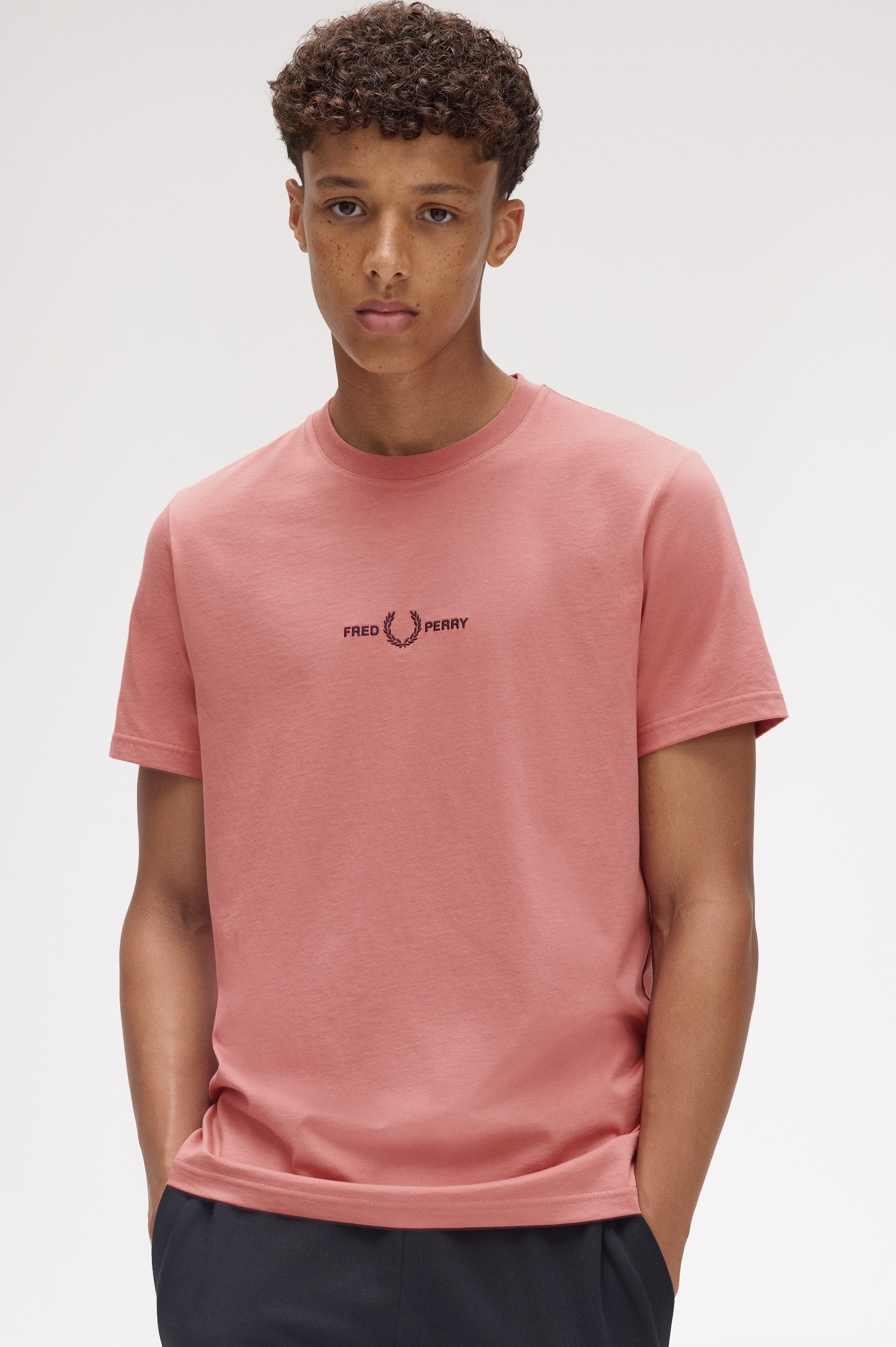 T-Shirt com Bordado Rosa-1