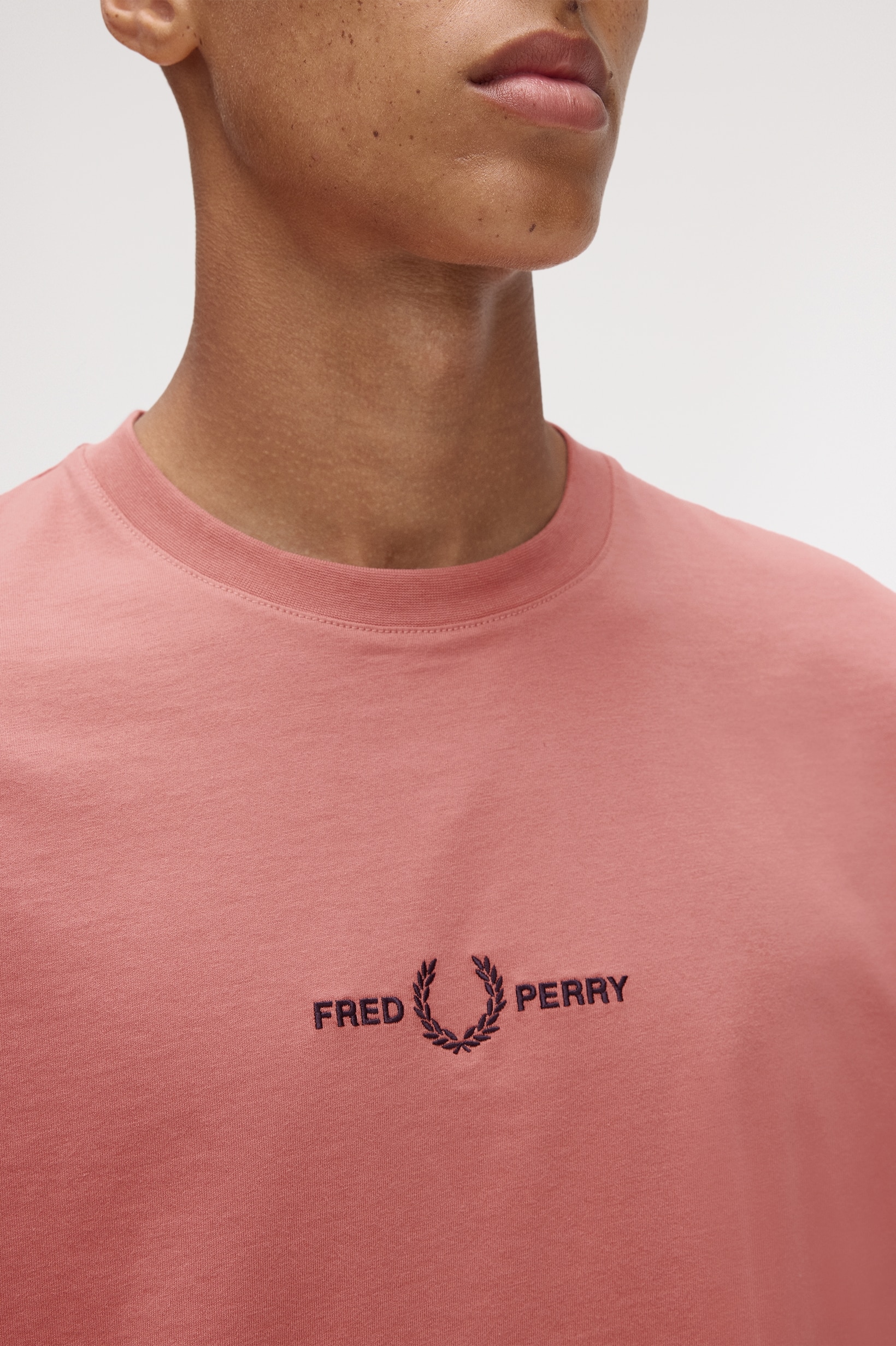 T-Shirt com Bordado Rosa-3