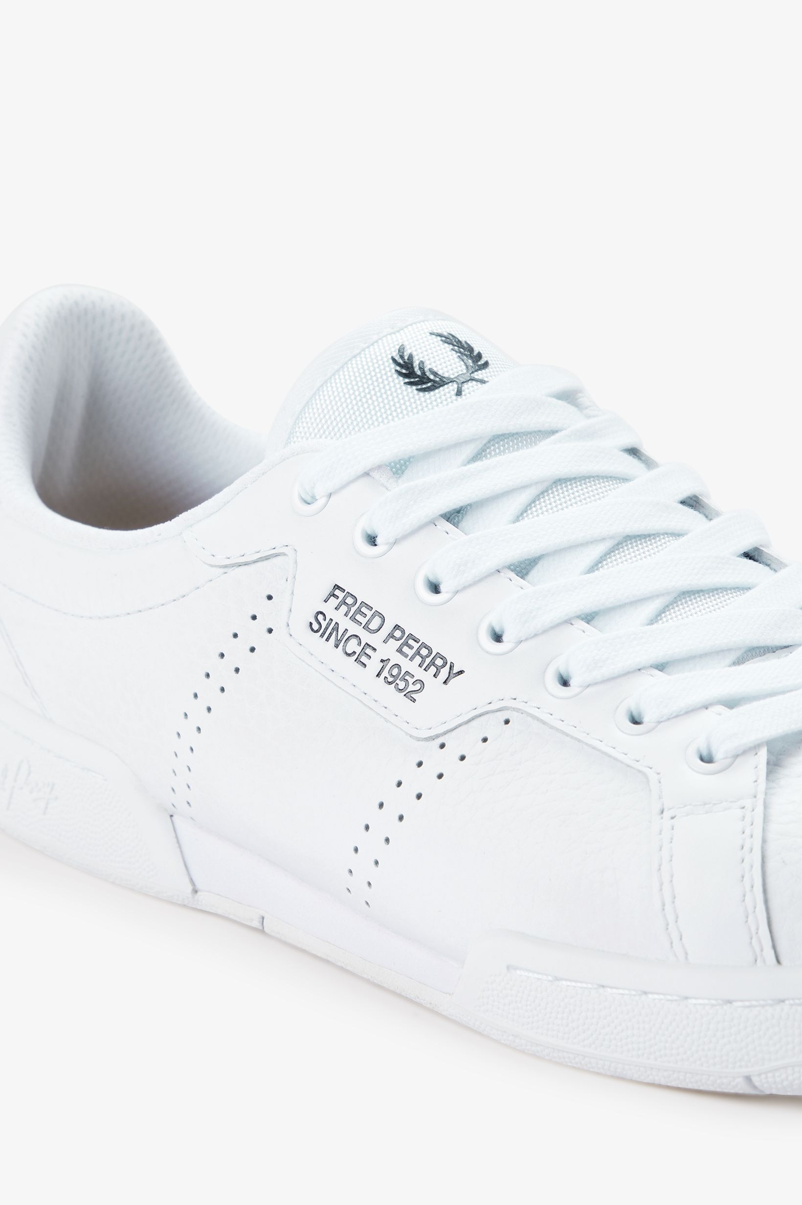 Sapatilhas 'B722' em Pele Fred Perry Branco-6