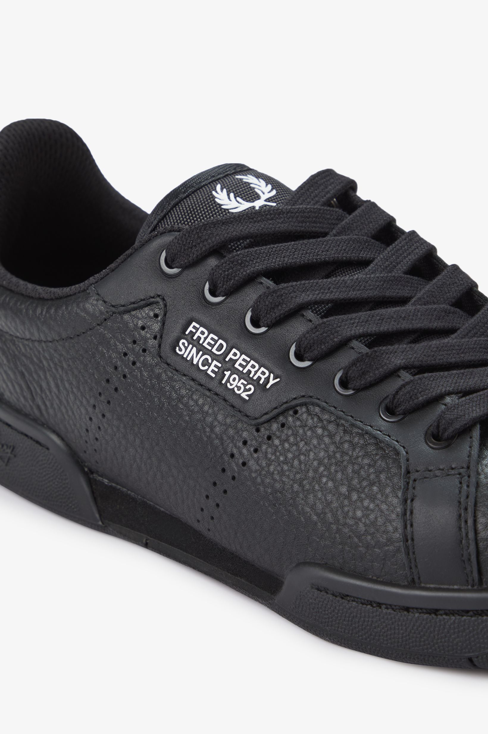 Sapatilhas 'B722' em Pele Fred Perry Preto-6