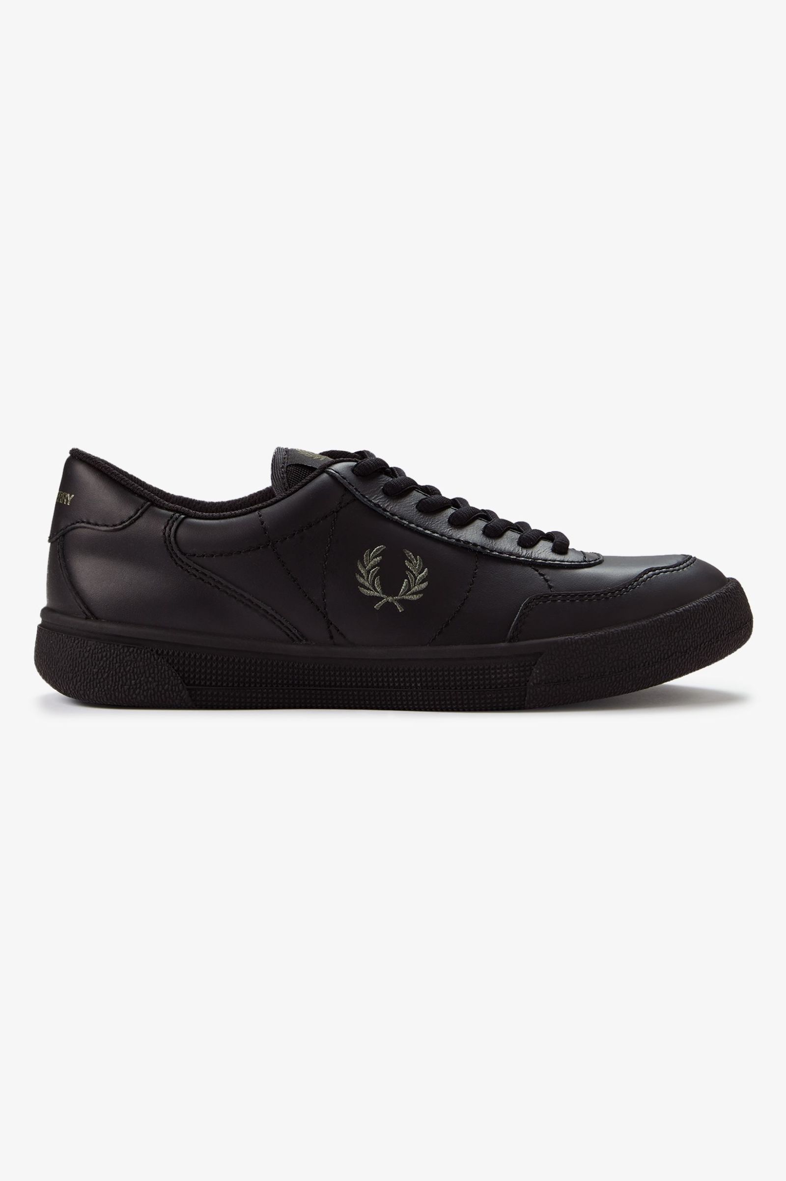 Sapatilhas 'B11' em Pele Fred Perry Preto-1