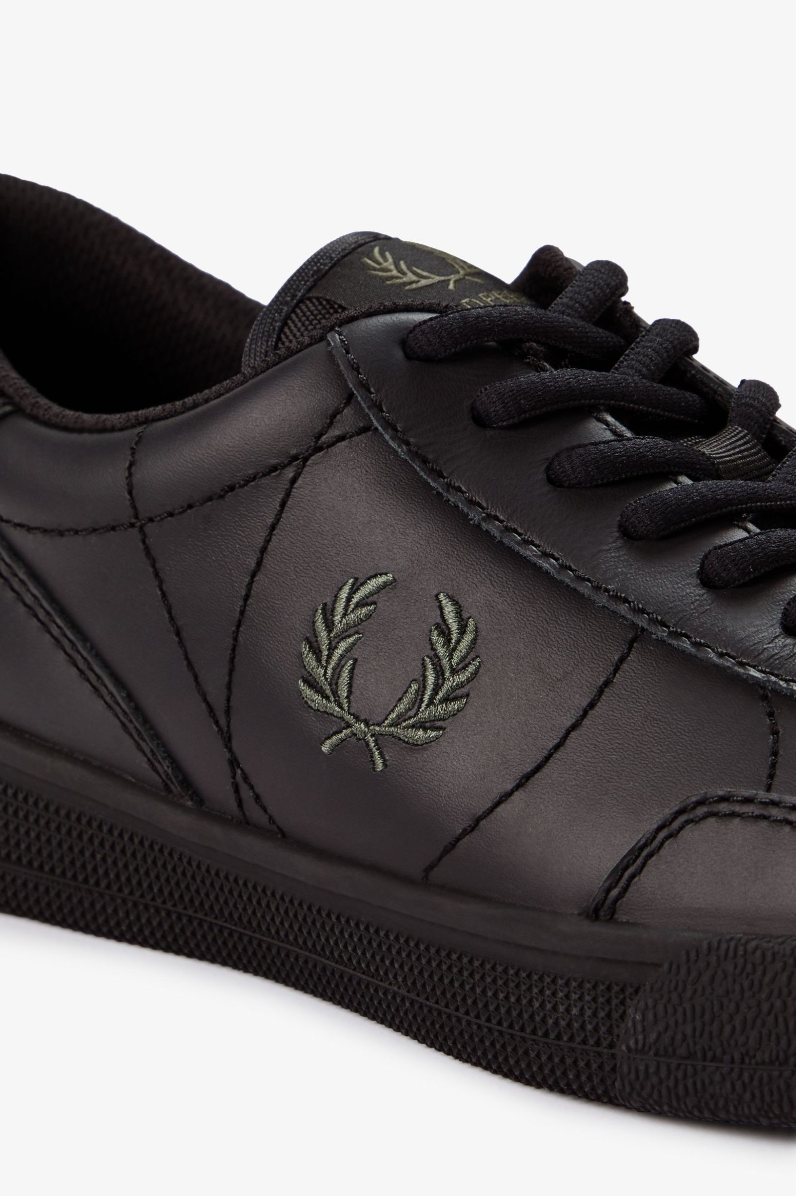 Sapatilhas 'B11' em Pele Fred Perry Preto-6