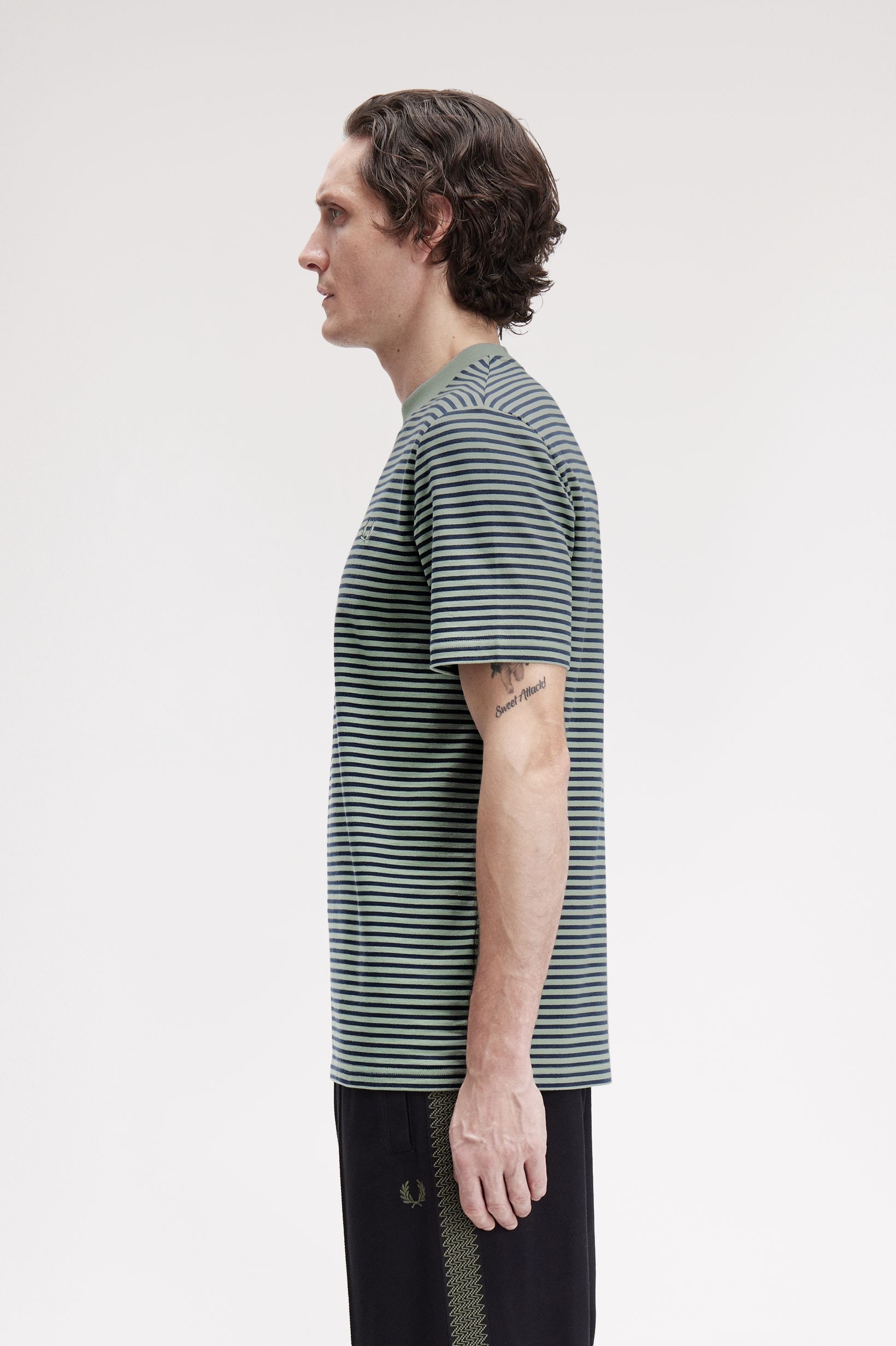 T-Shirt Manga Curta em Verde 'Fine Stripe' Verde-2