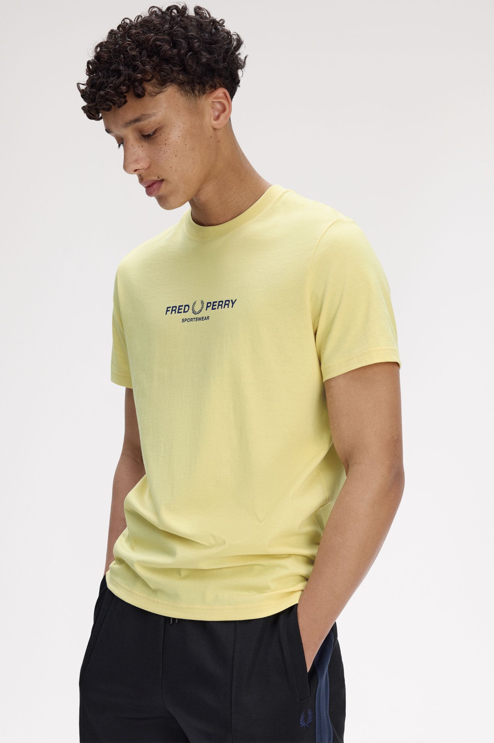 T-Shirt de Manga Curta em Amarelo com Logo Bordado Amarelo-2