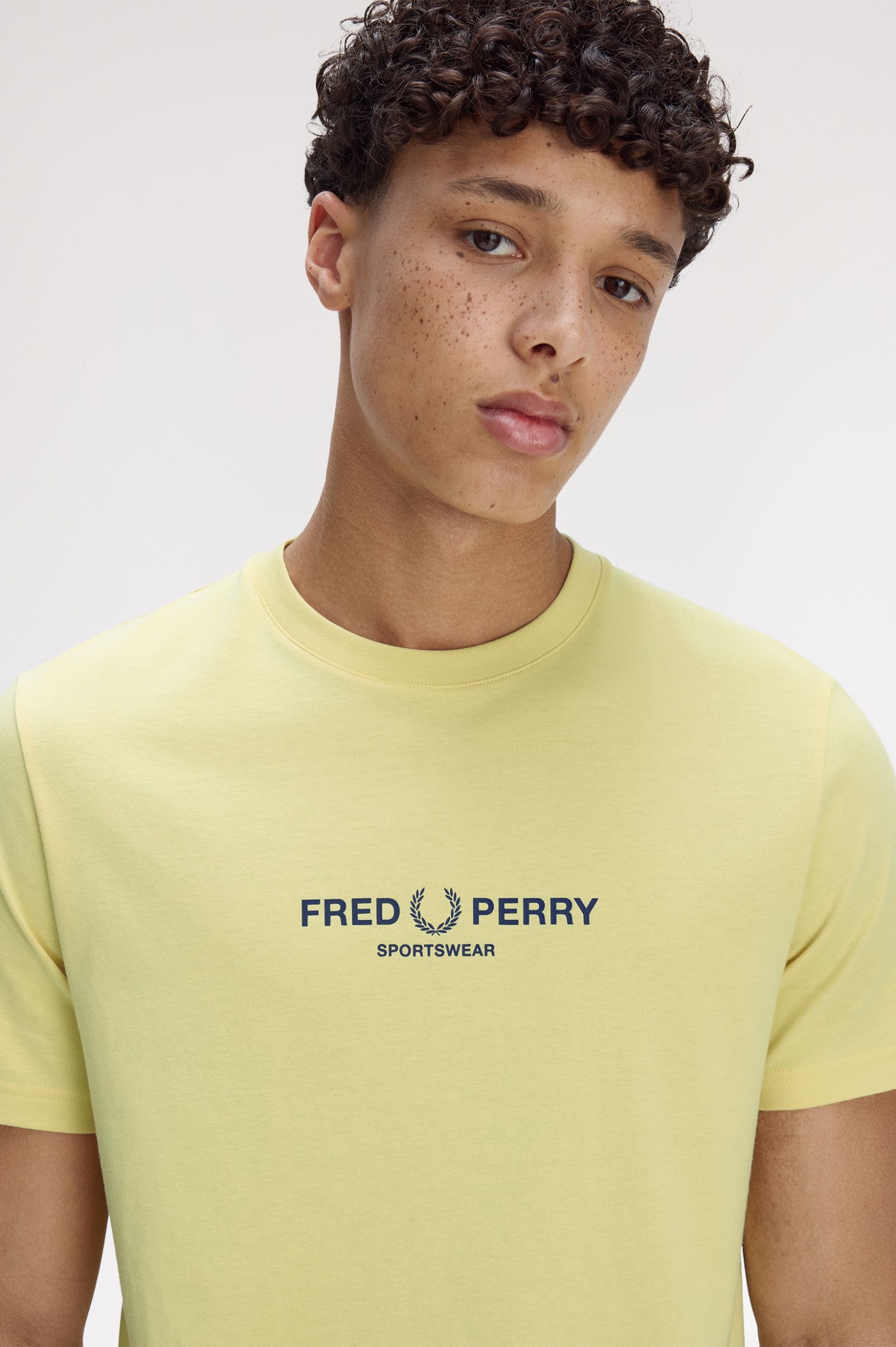 T-Shirt de Manga Curta em Amarelo com Logo Bordado Amarelo-3