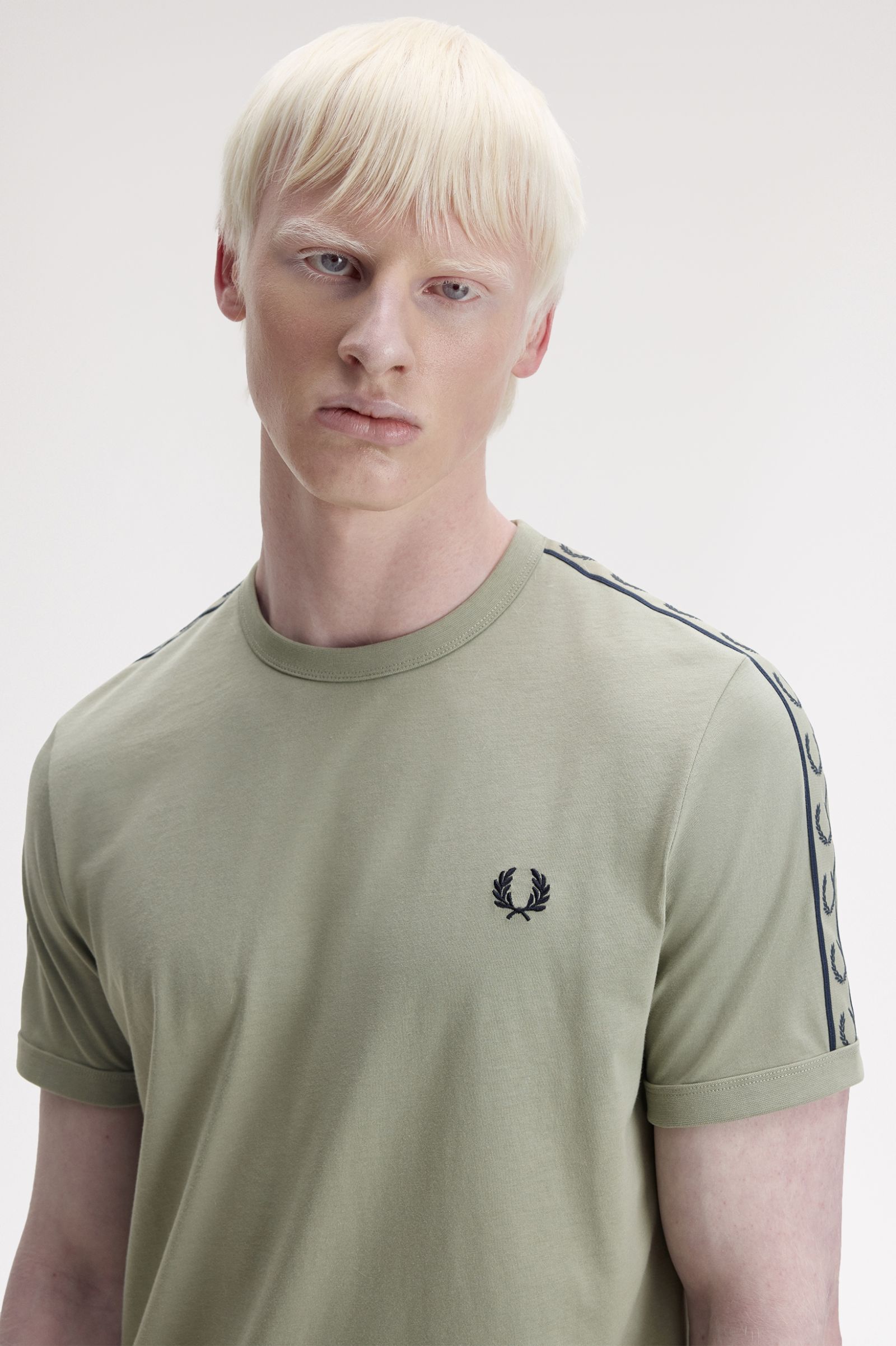 T-Shirt 'Contrast Tape Ringer' Verde-3