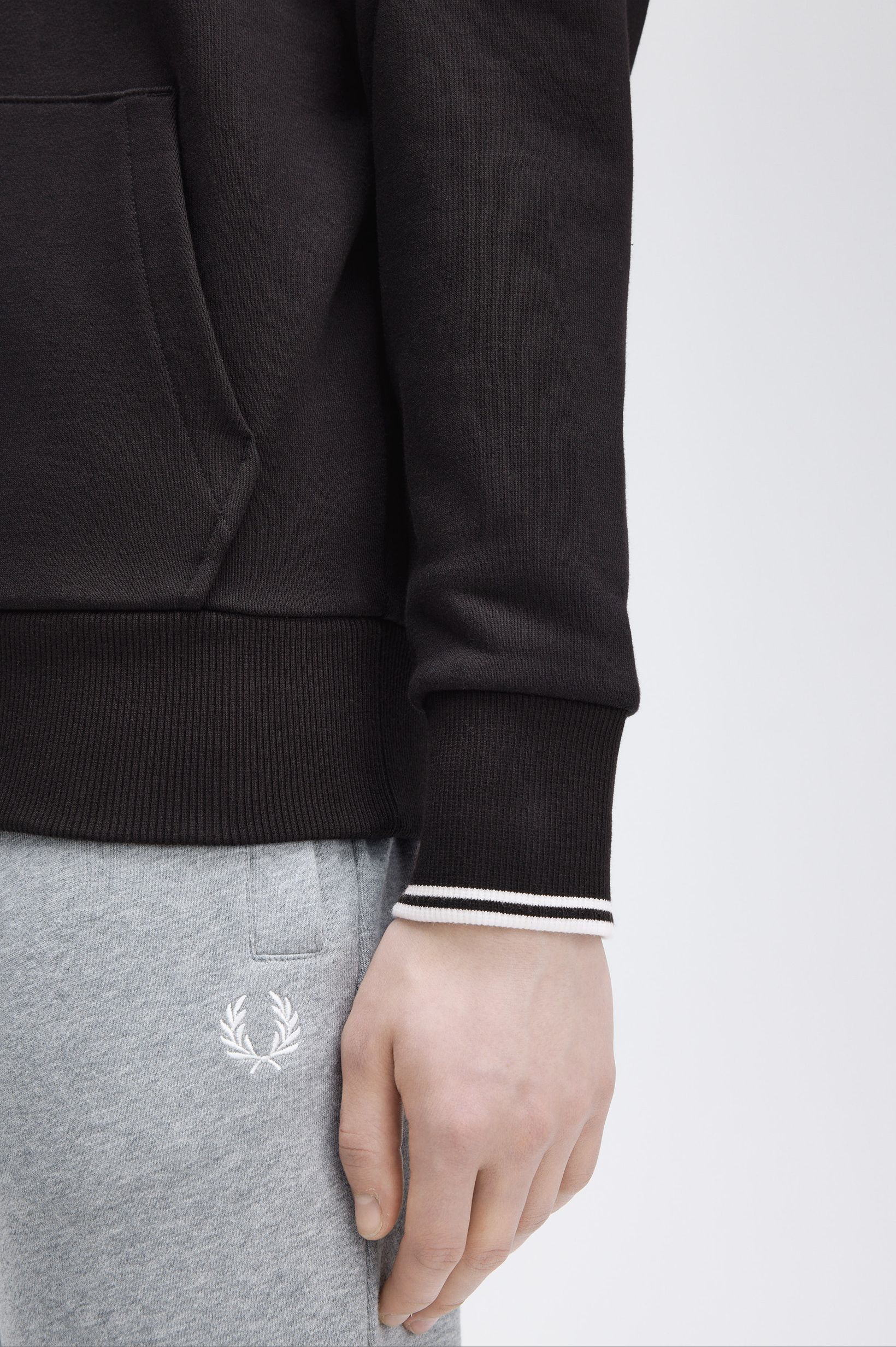 Sweatshirt com Capuz Preto-2