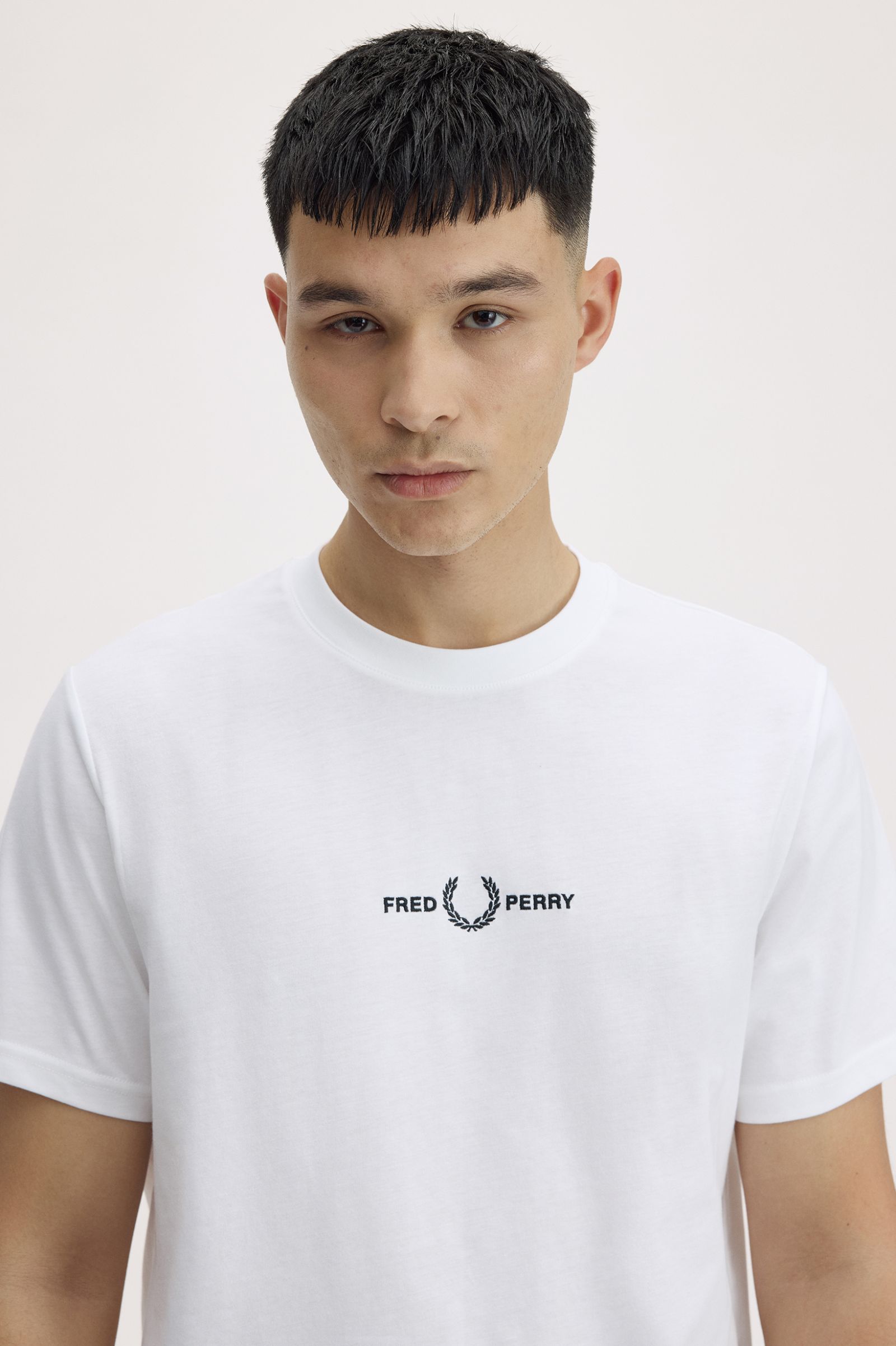 T-Shirt com Bordado Branco-2