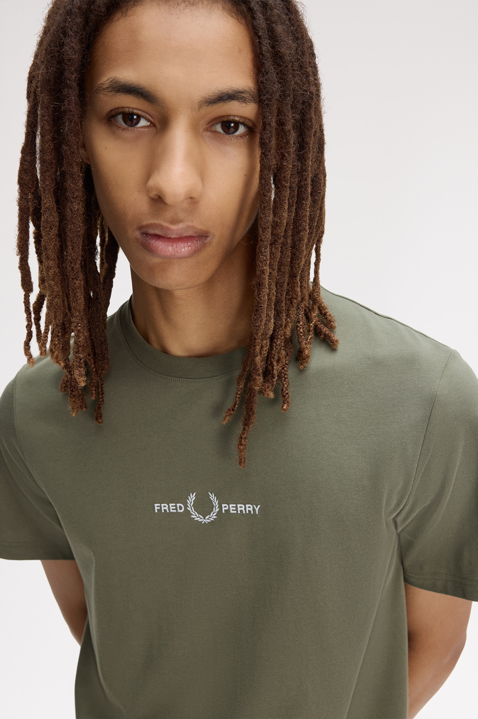 T-Shirt com Bordado Verde-2