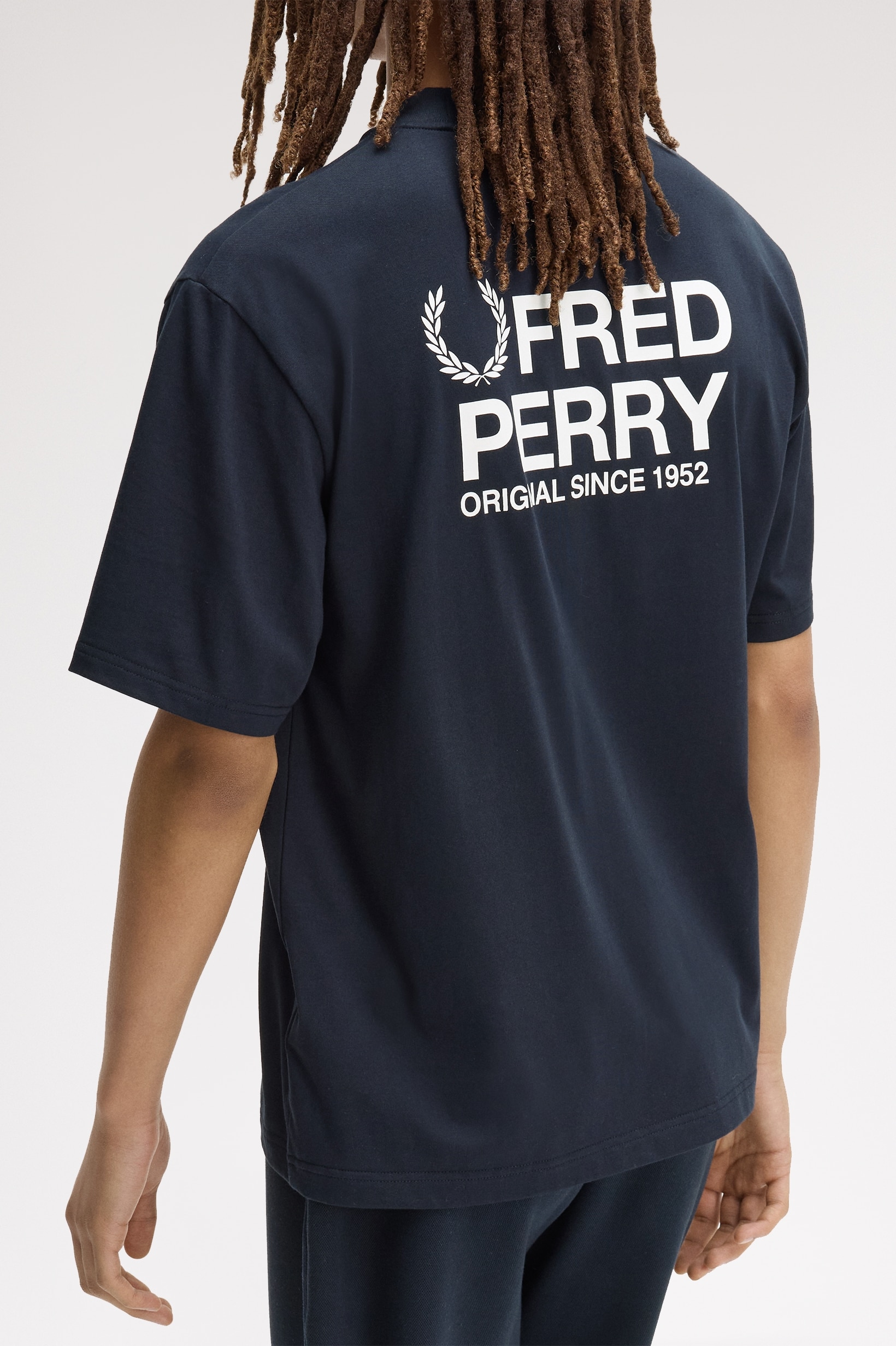 T-Shirt Fred Perry com Estampado. Azul-marinho-2