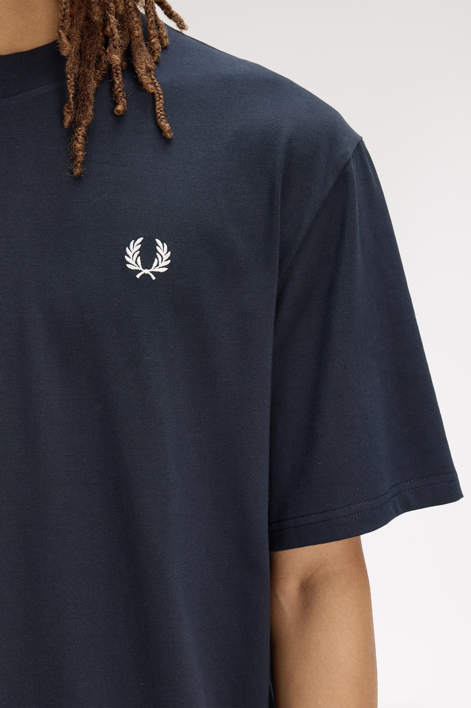 T-Shirt Fred Perry com Estampado. Azul-marinho-3