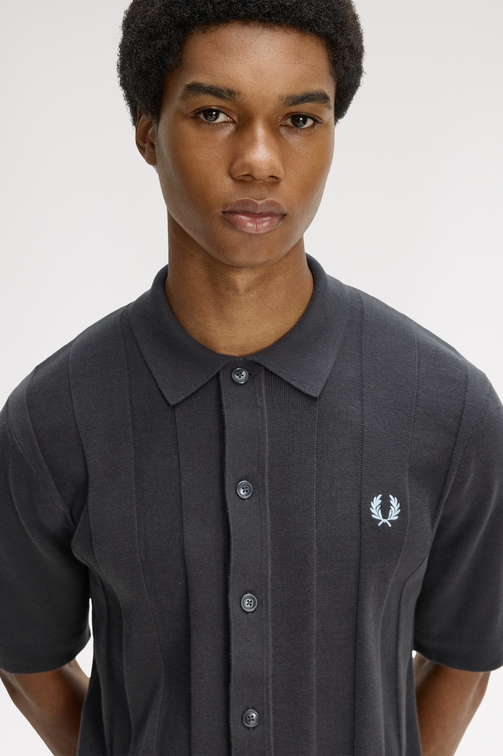 Polo em Malha 'Tonal Vertical Stripe' Cinzento-3