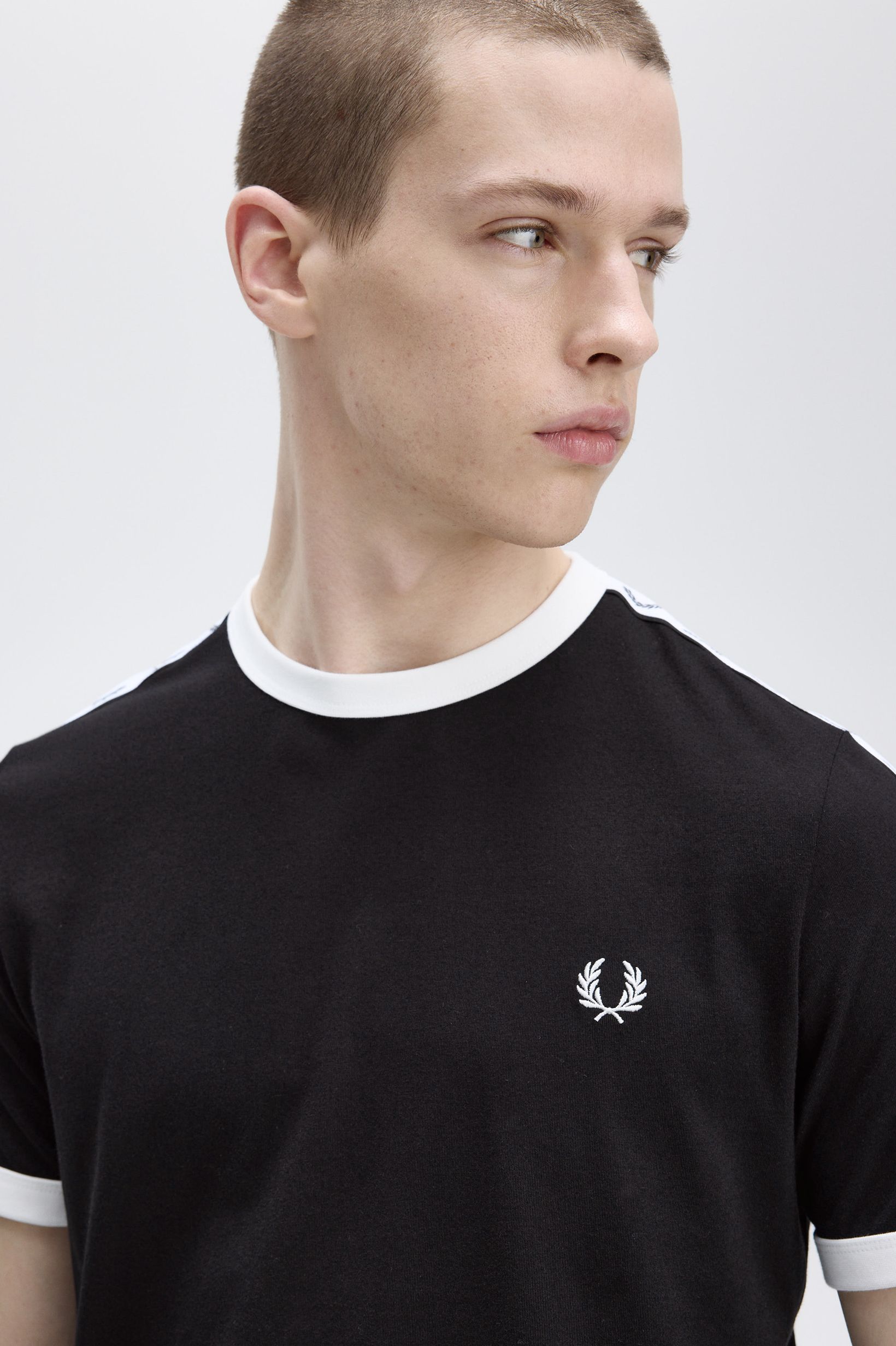 T-Shirt Manga Curta, em Preto 'Taped Ringer' Preto-3