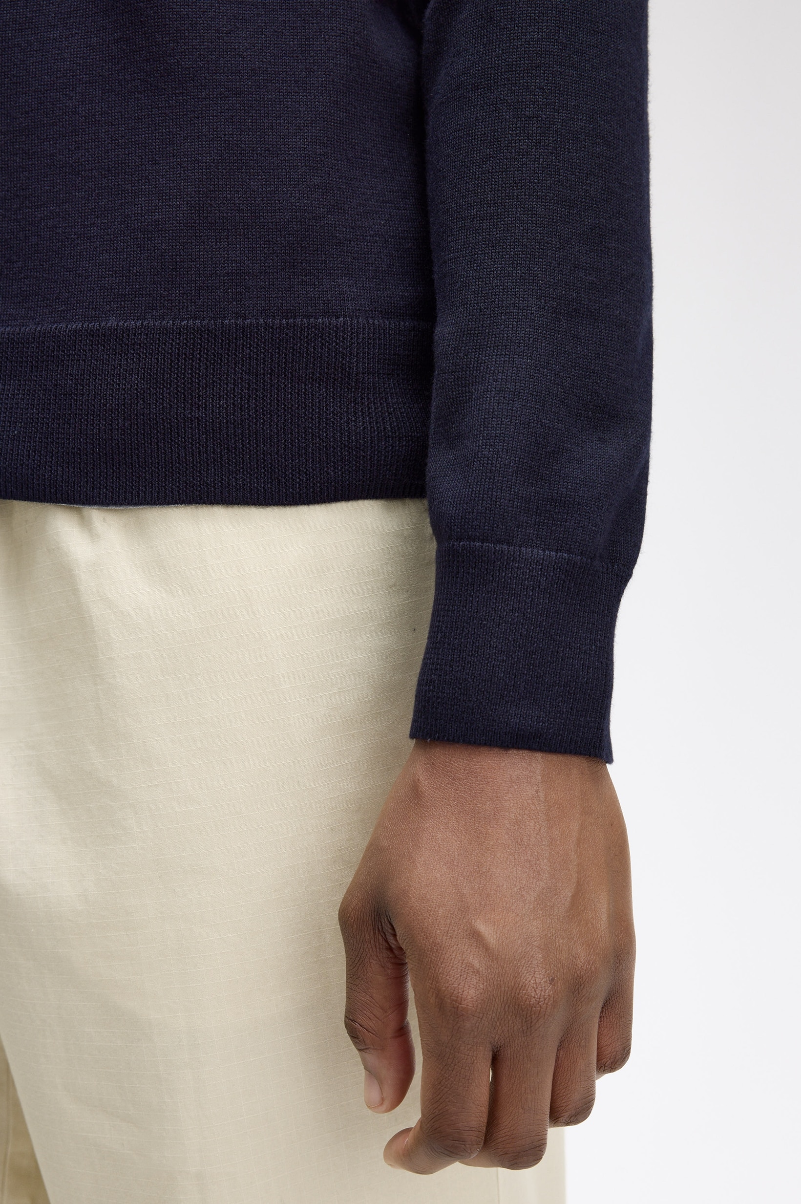 Camisola Clássica com Decote em 'V' em Azul Marinho Azul-marinho-2
