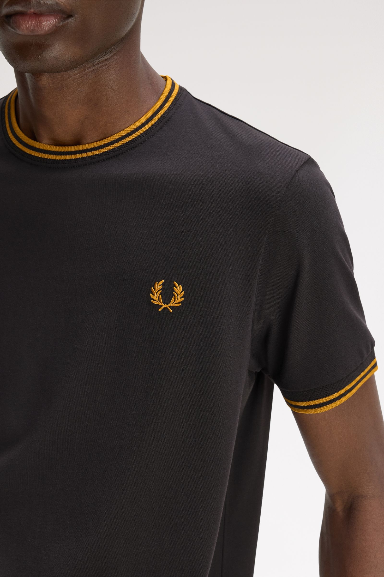 T-Shirt 'Twin Tipped' em Cinzento Cinzento-escuro-2