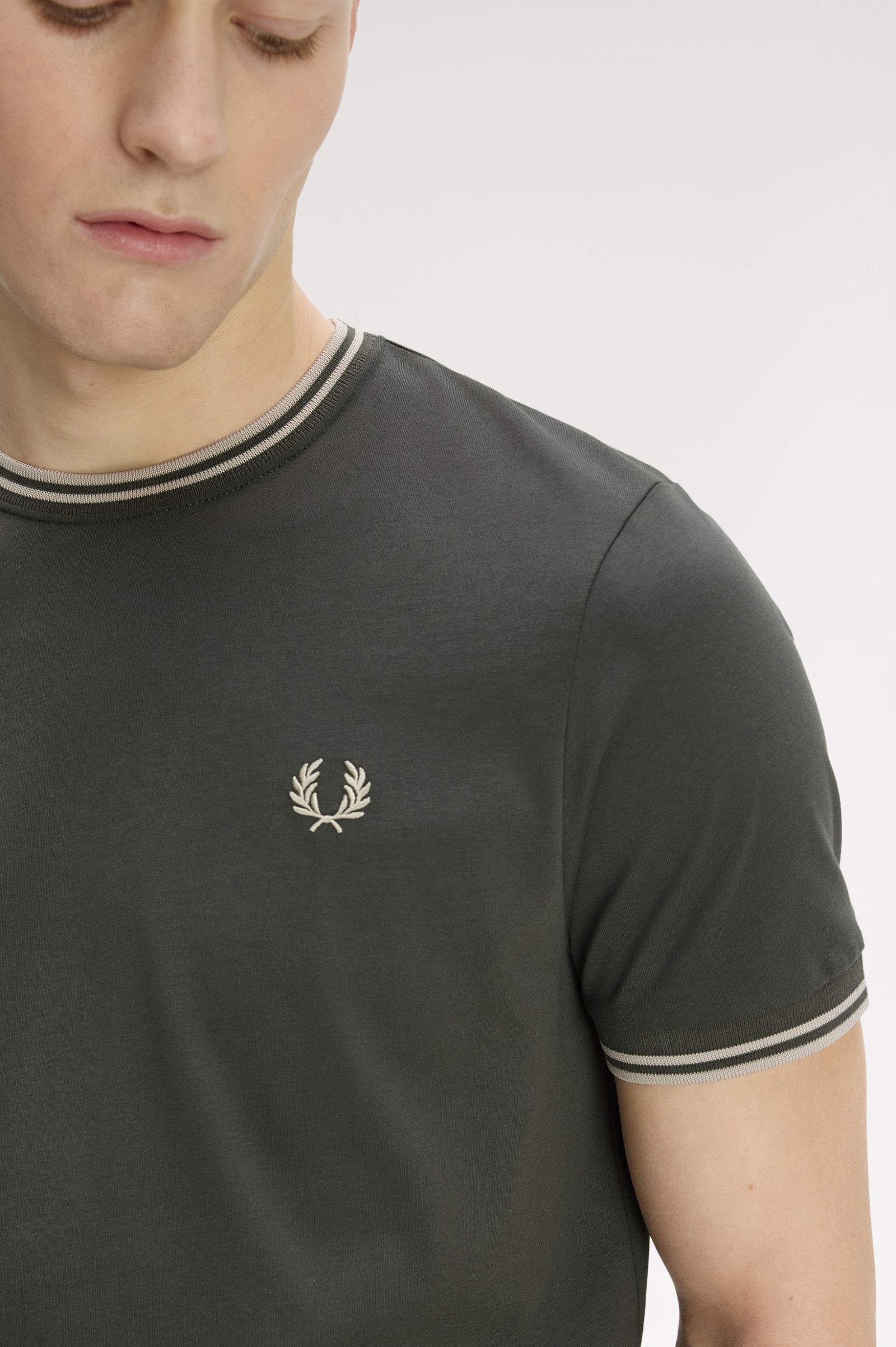 T-Shirt 'Twin Tipped' em Verde Verde-escuro-2