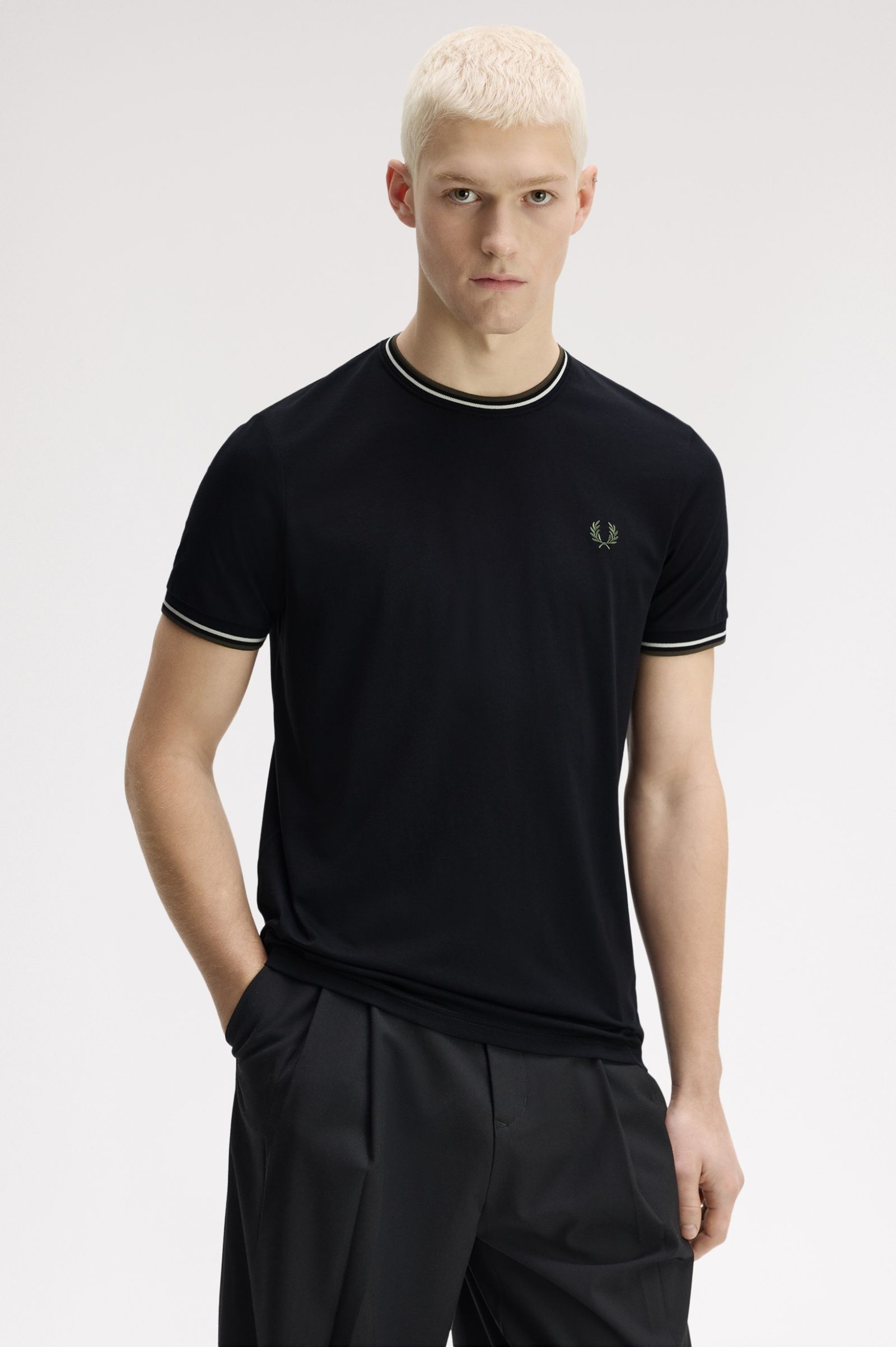 T-Shirt 'Twin Tipped' em Preto Preto-2