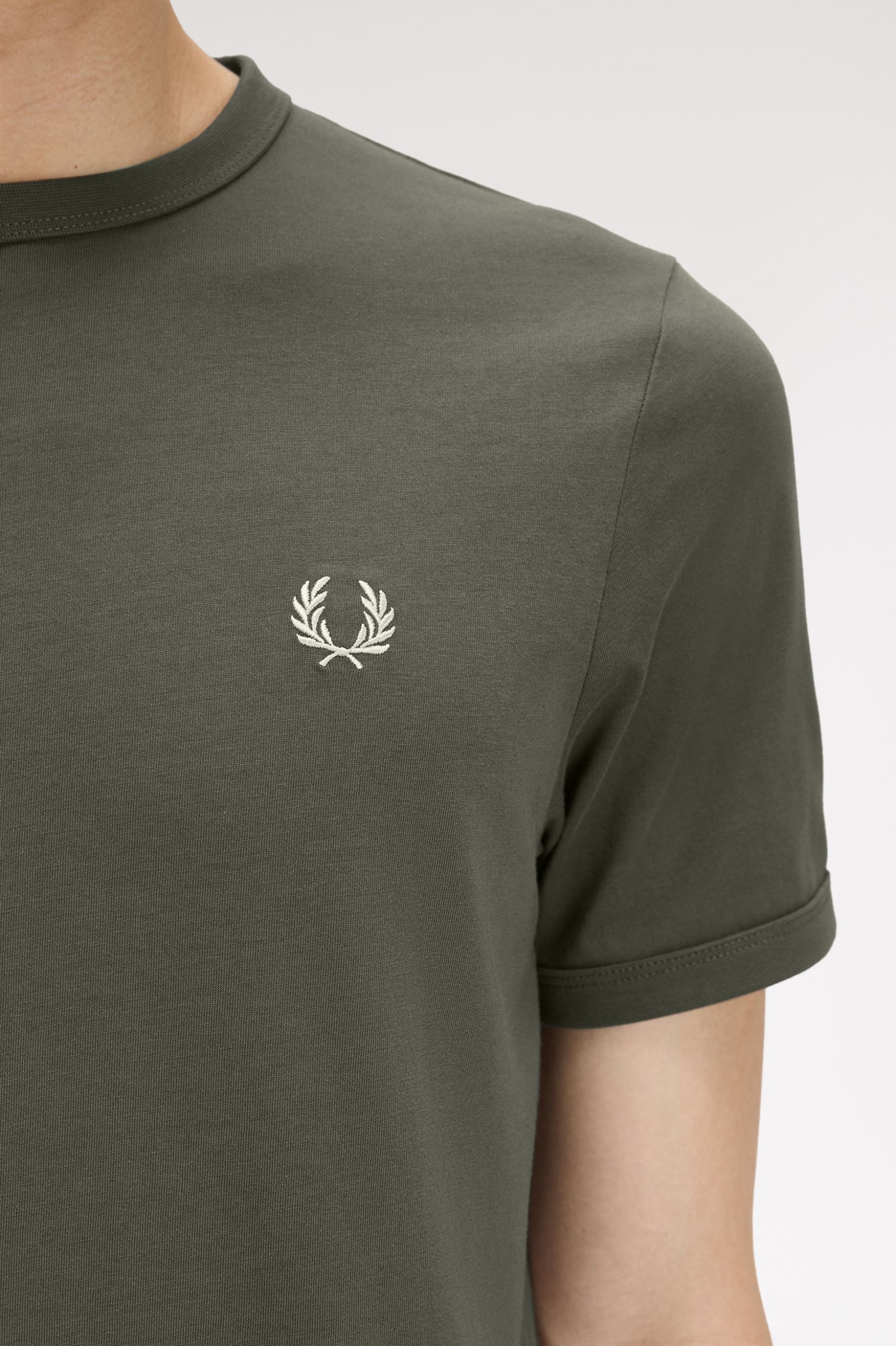 T-Shirt 'Ringer' em Verde Verde-3