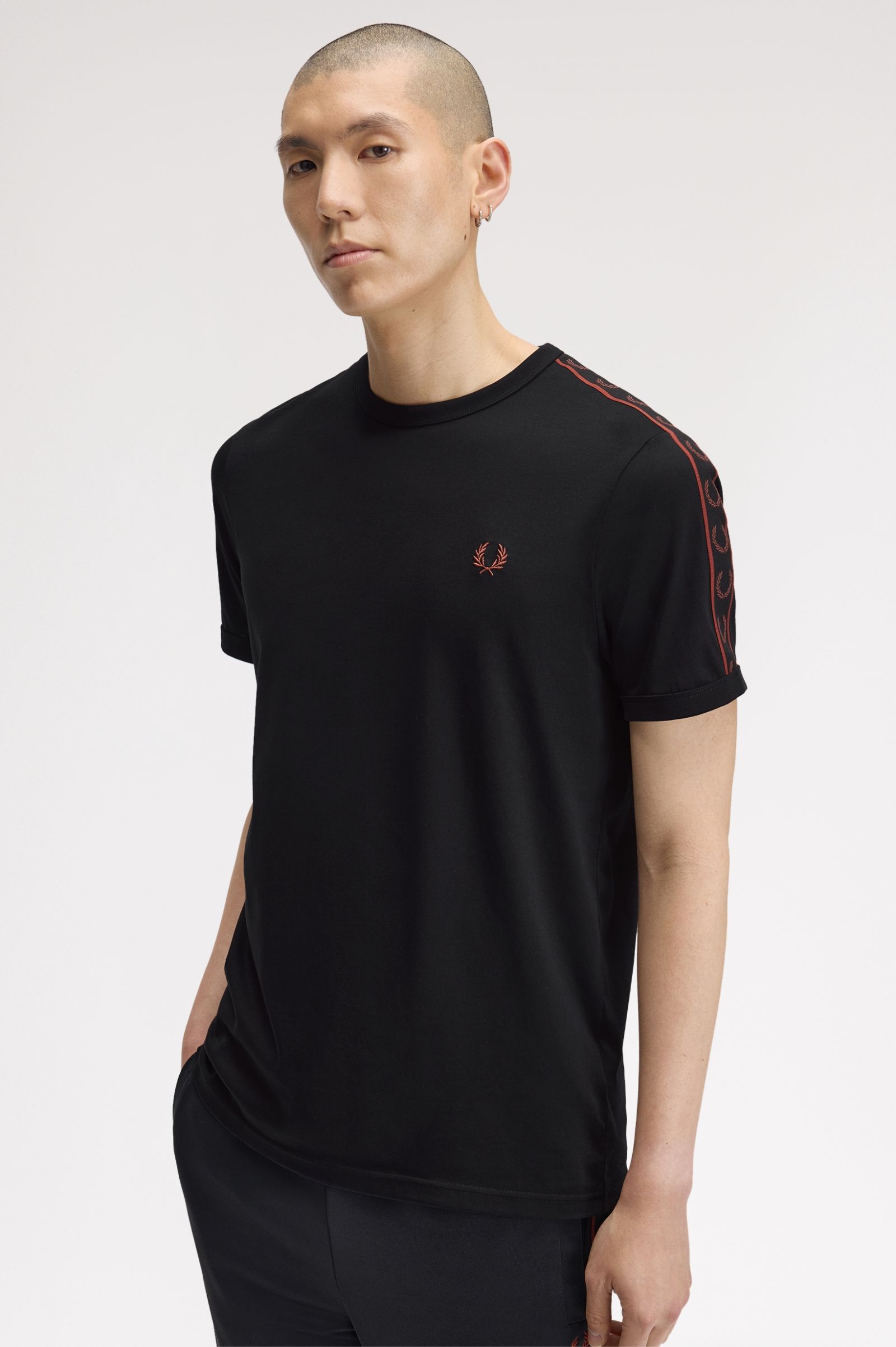 T-shirt 'Ringer' de fita contrastante em Preto Preto-2
