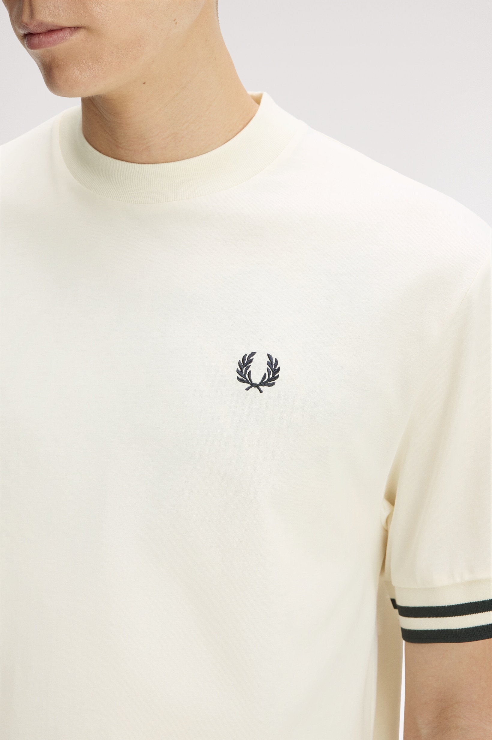 T-shirt 'Bold Tipped' em Cru Cru-3