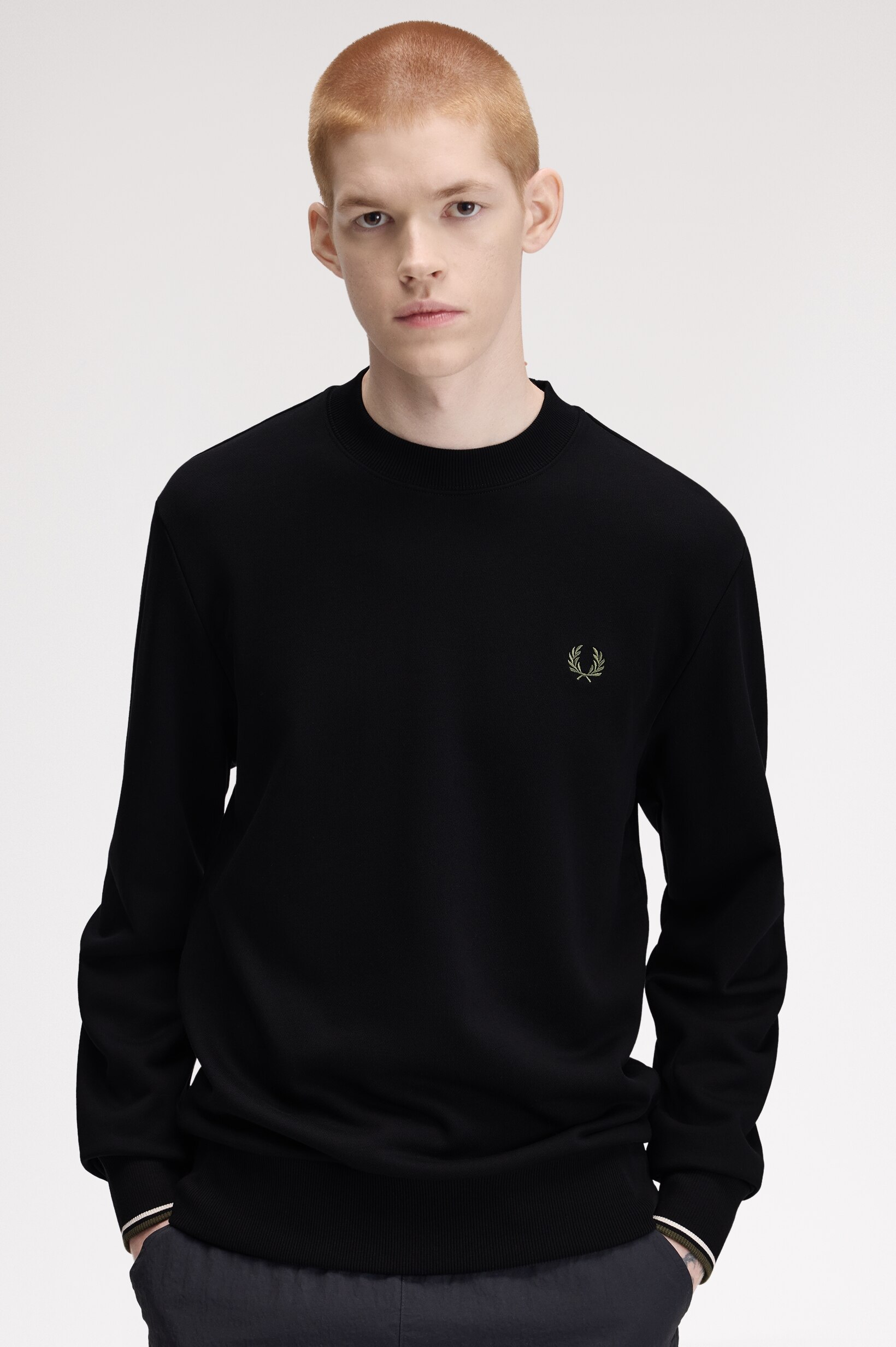 Sweatshirt Gola Redonda em Preto Preto-2
