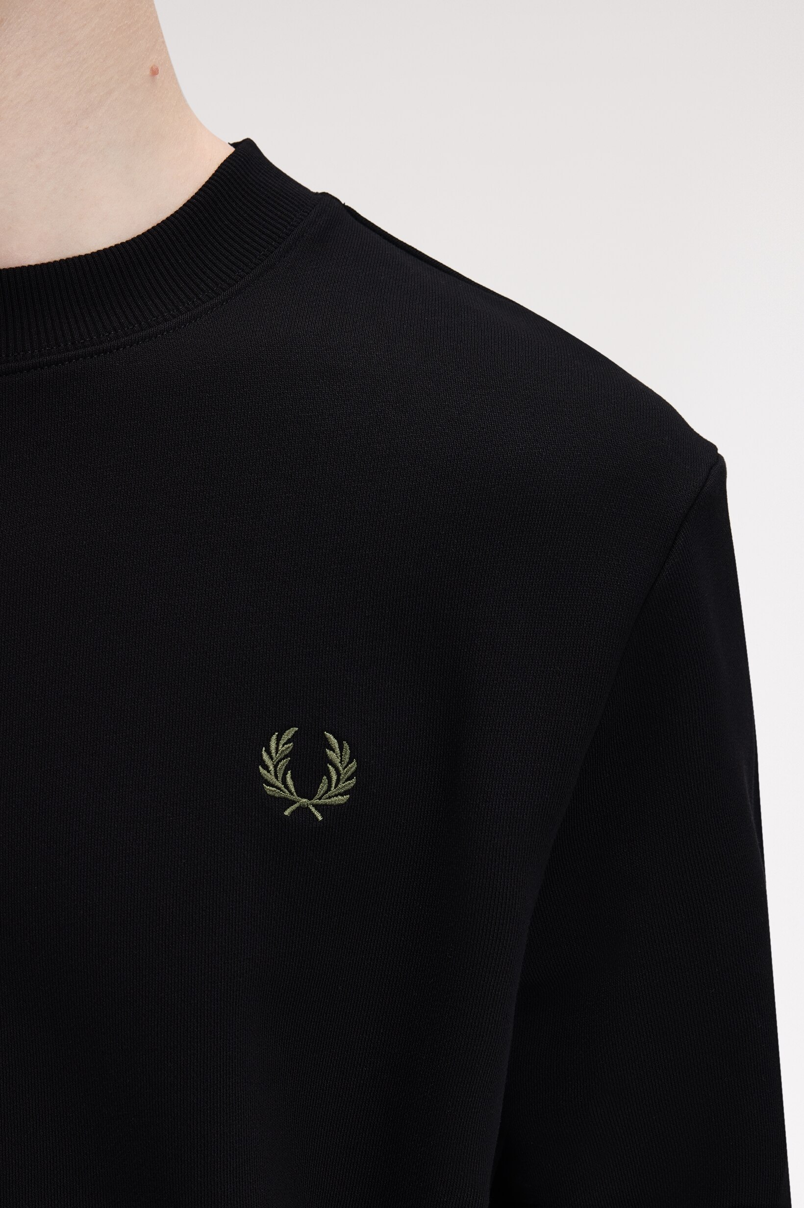 Sweatshirt Gola Redonda em Preto Preto-3