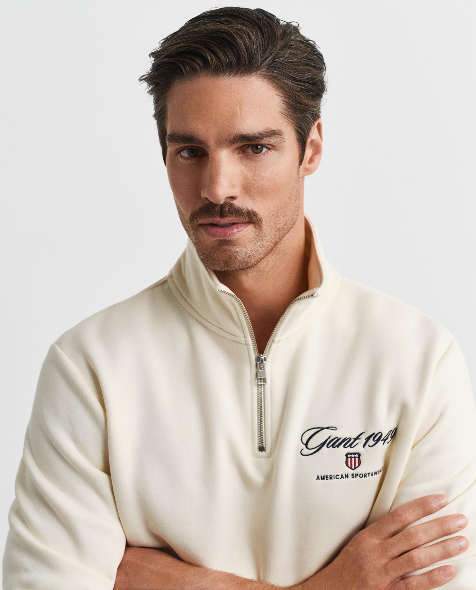 Sweatshirt com Meia Fecho Zip e Gráfico no Peito Branco-2