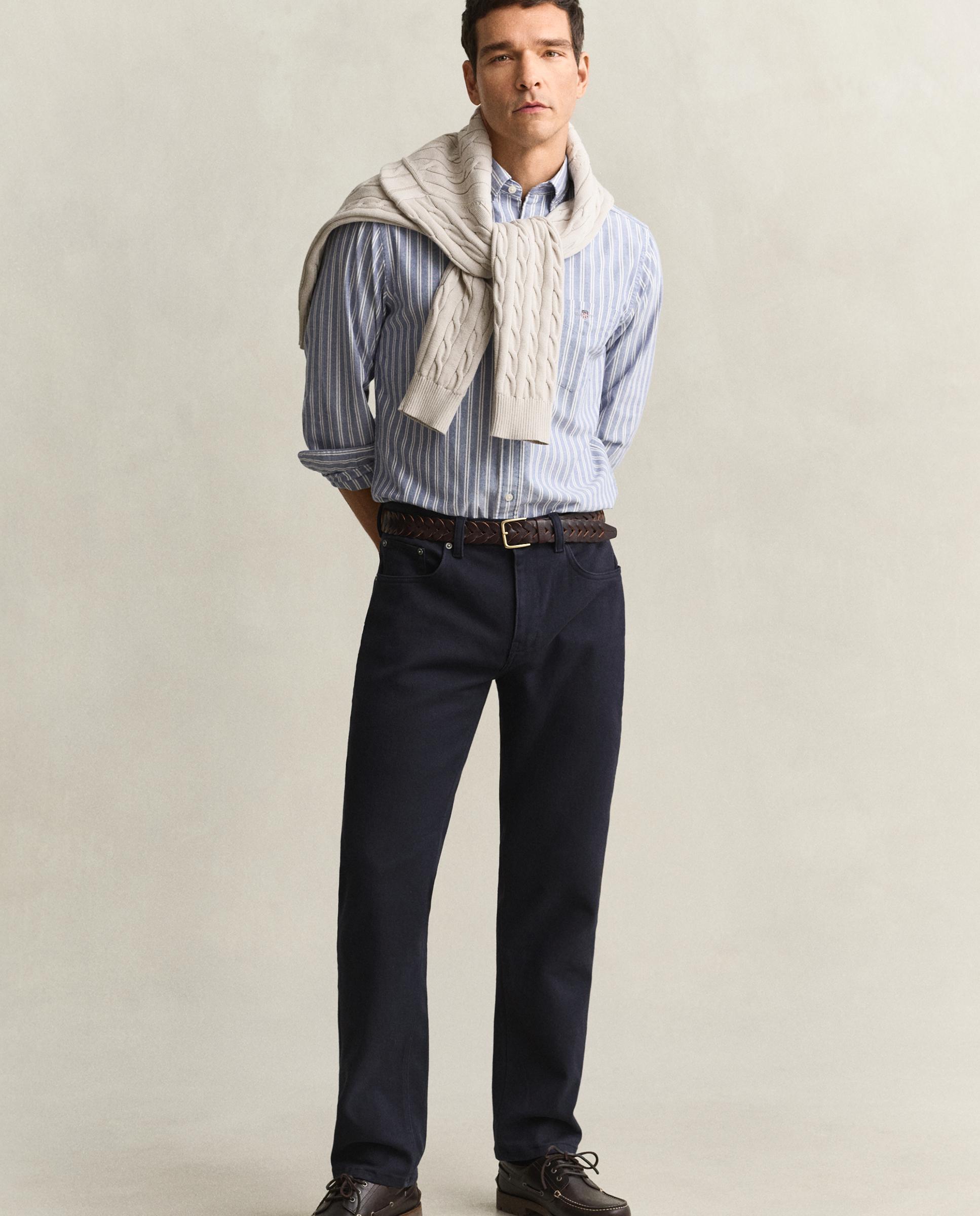 Imagem 0 de Jeans Regular com Bolsos e Presilhas