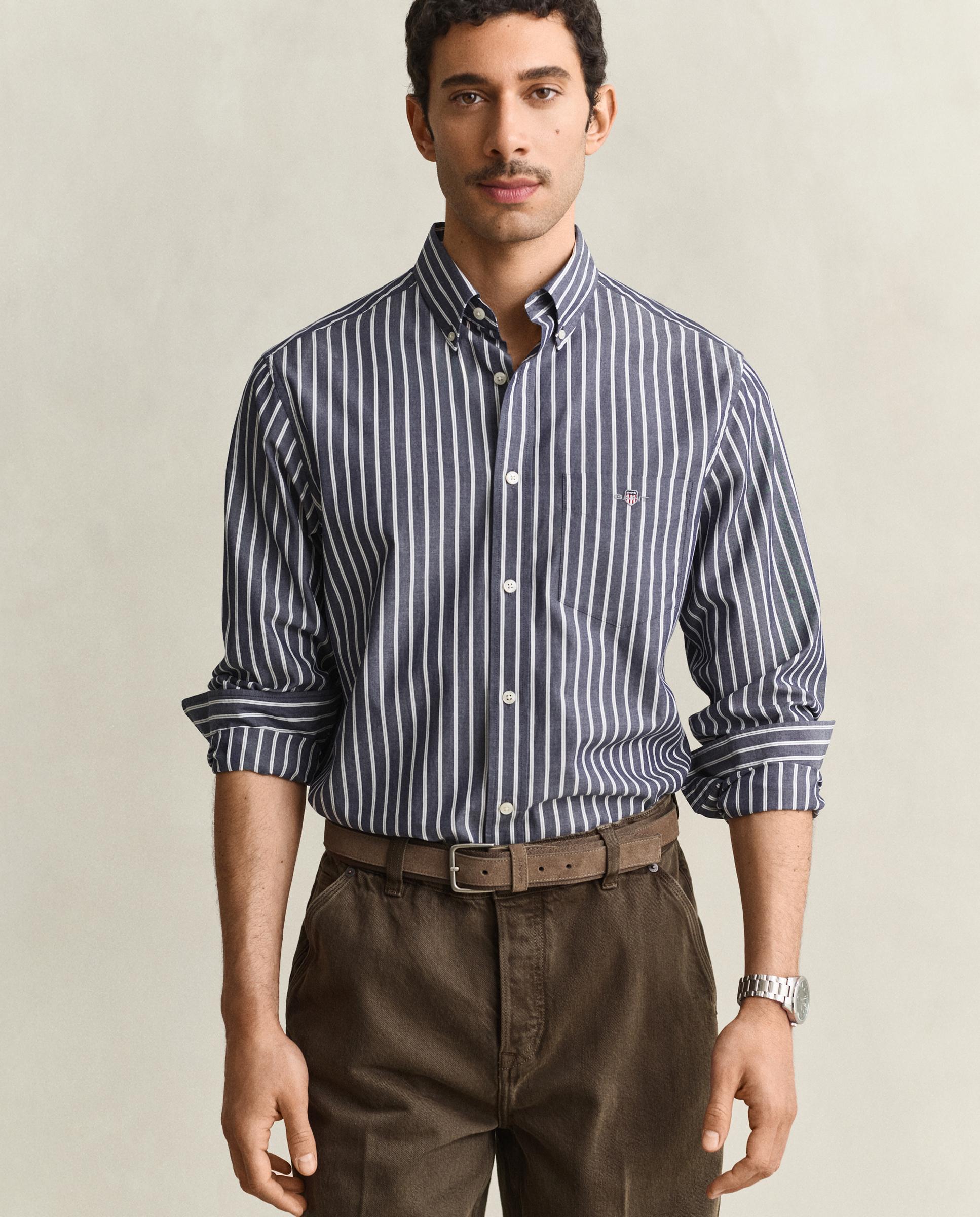 Imagem 0 de Camisa Às Riscas com Bolso no Peito