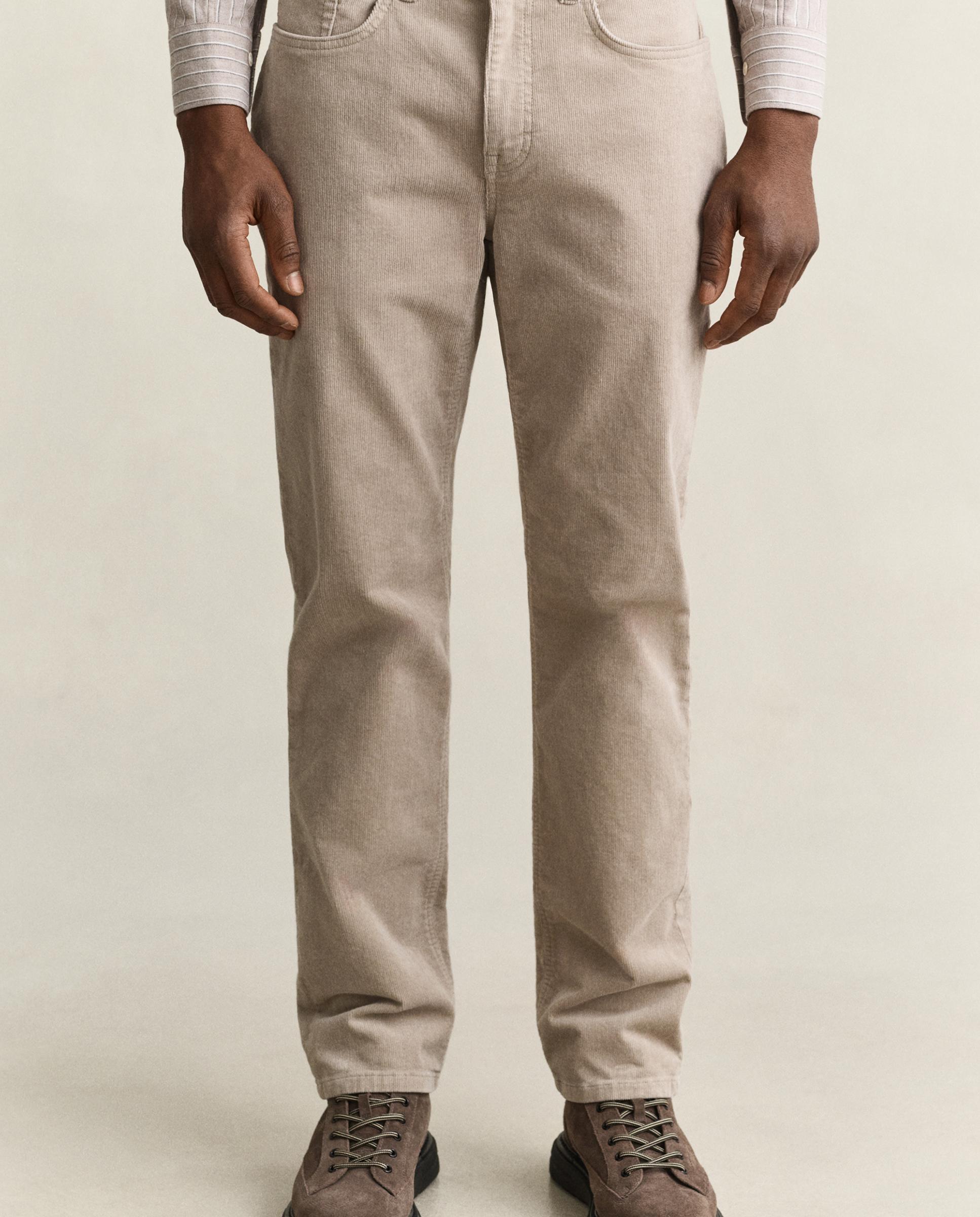 Jeans com Corte a Direito com 5 Bolsos e Detalhe em Pele com a Marca Bege-2