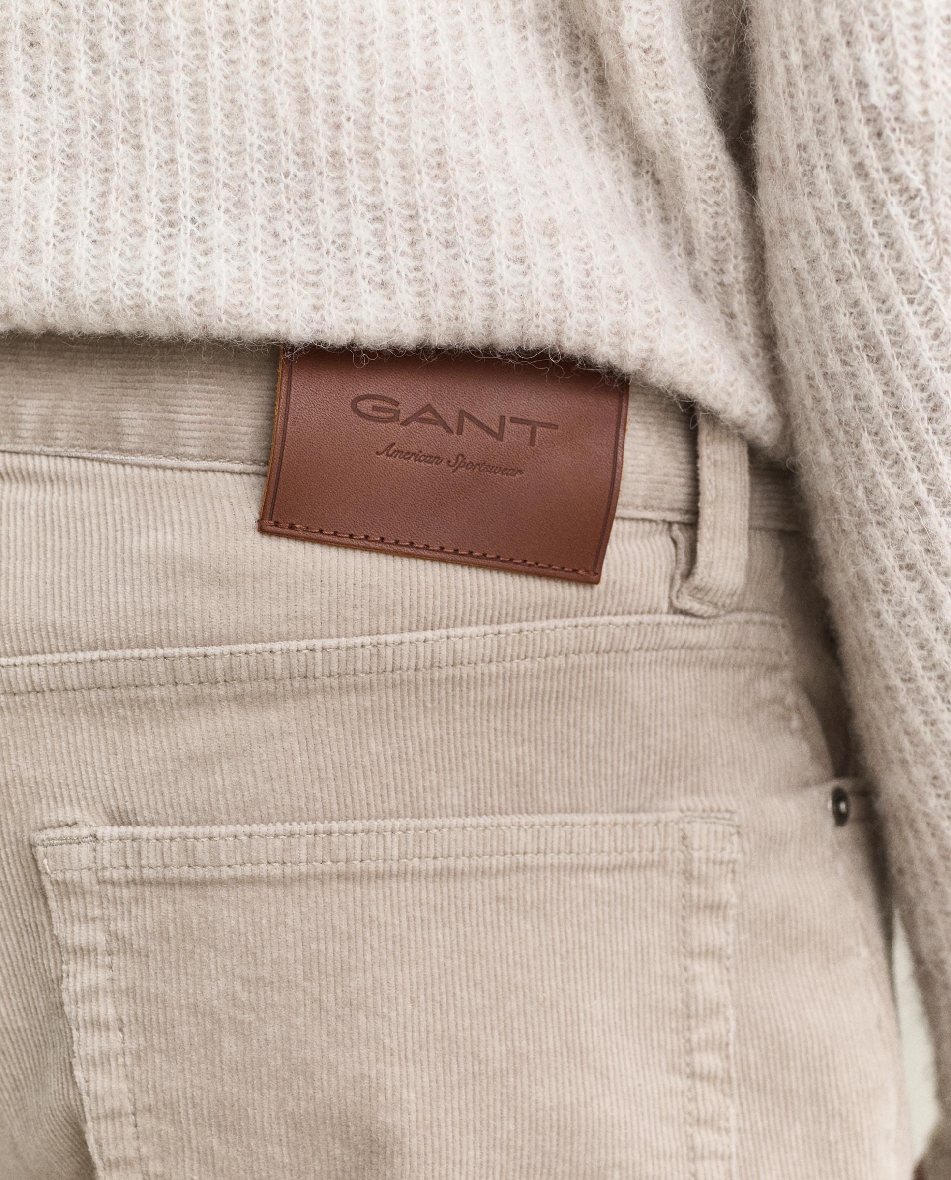 Jeans com Corte a Direito com 5 Bolsos e Detalhe em Pele com a Marca Bege-4