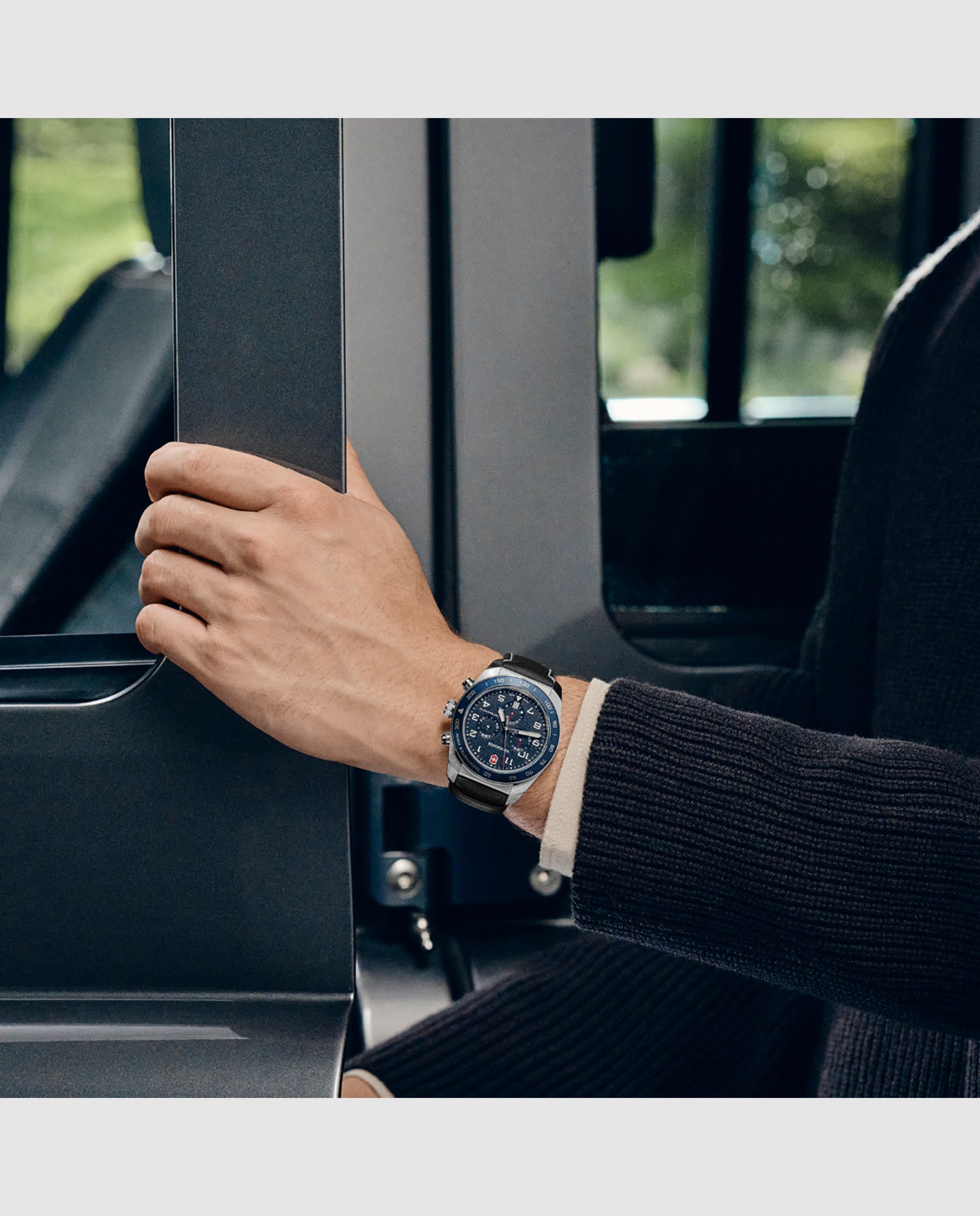 Relógio Analógico Swiss Army V242047 de Pele e Bracelete em Preto Preto / Azul-5