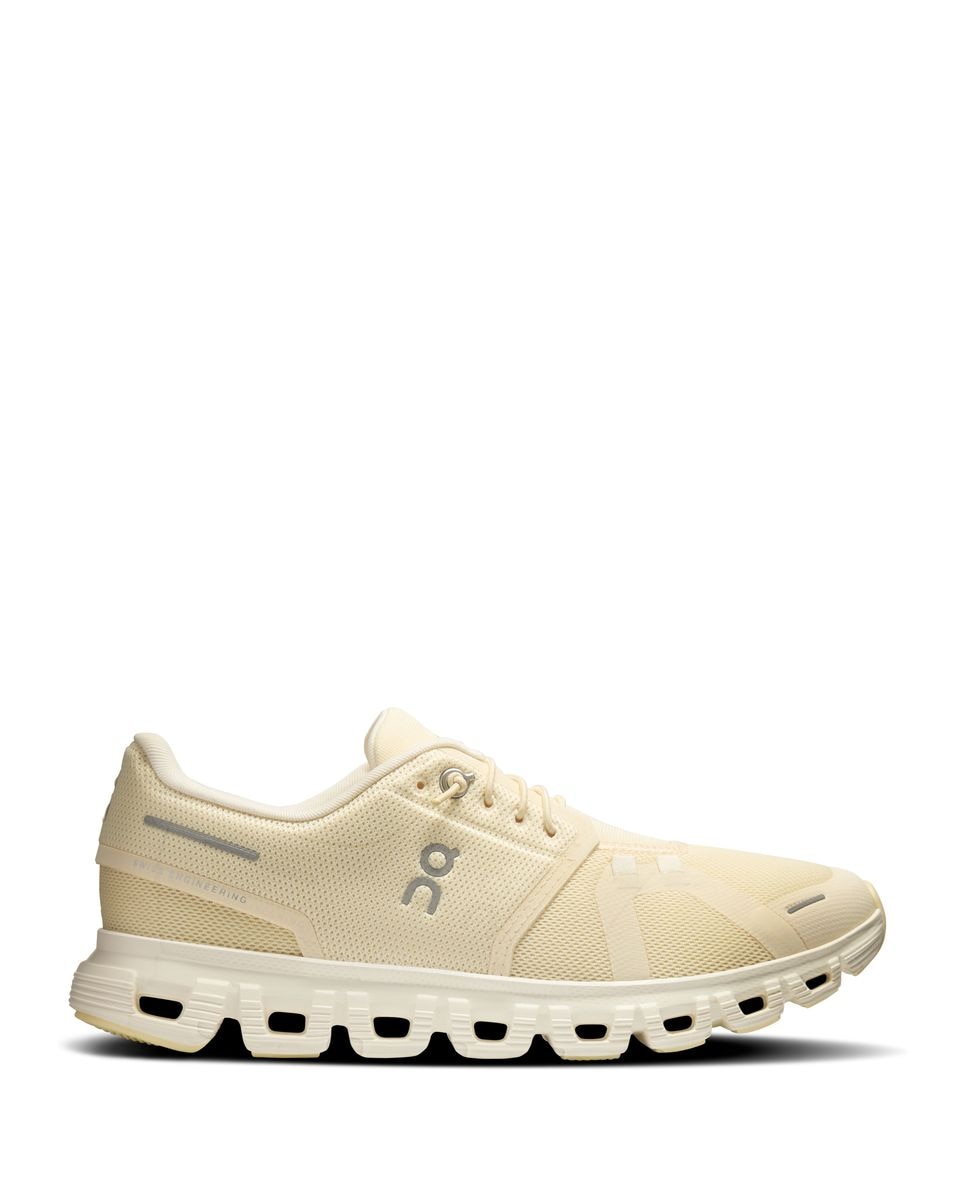 Imagem 0 de Sapatilhas On Running Cloud 6 de Mulher - Casual - Brancos