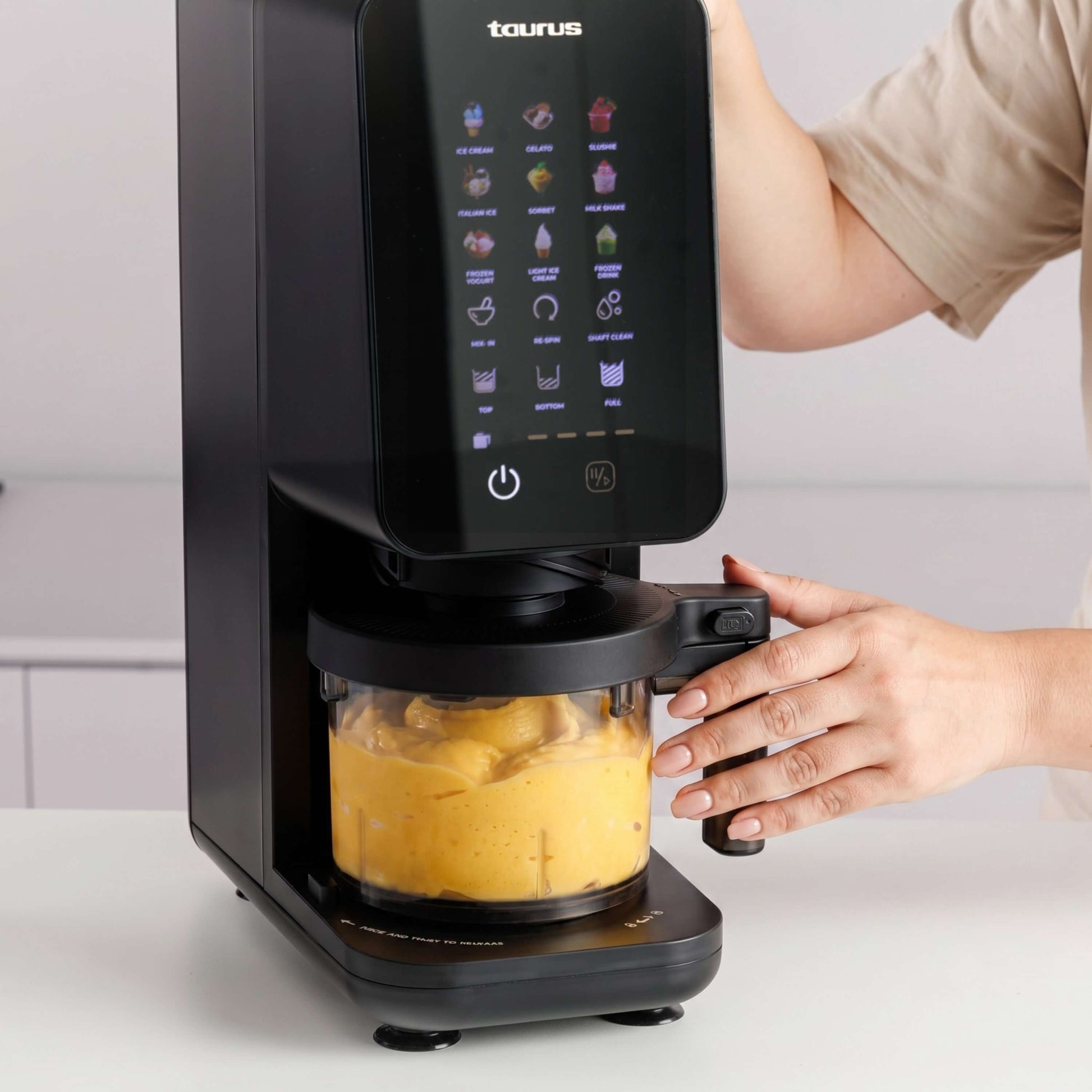 Máquina de Gelados Taurus Gelato Flow Preto-5