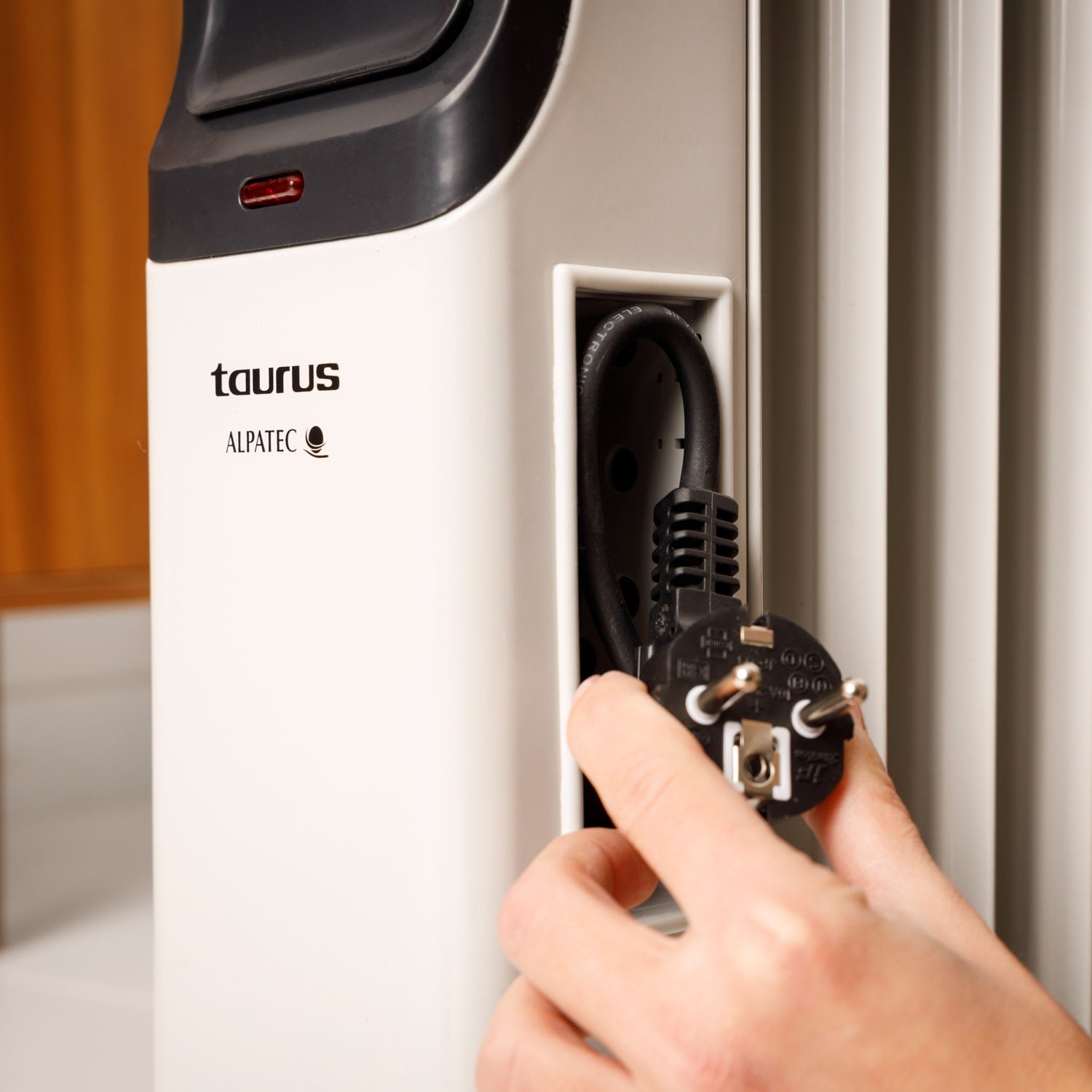 Radiador a Óleo Taurus New Dakar 1500 com Termostato Ajustável Branco-5