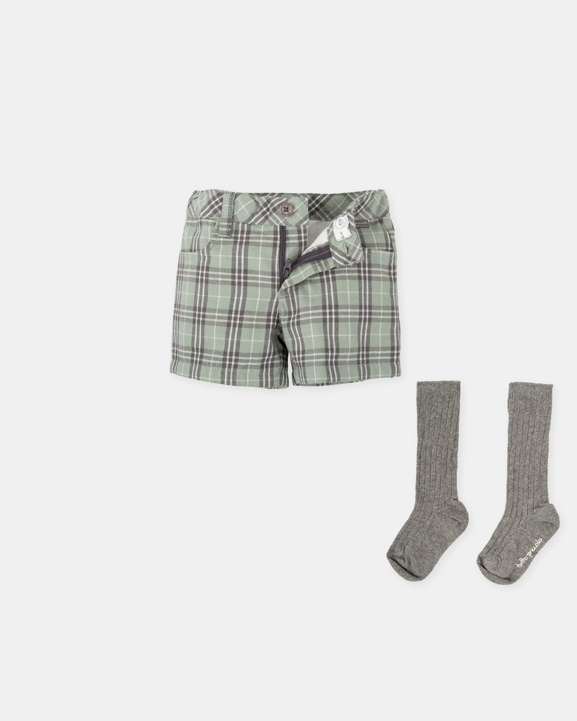 Conjunto Infantil de Bermudas aos Quadrados em Verde com Meias Tutto Piccolo Verde-4
