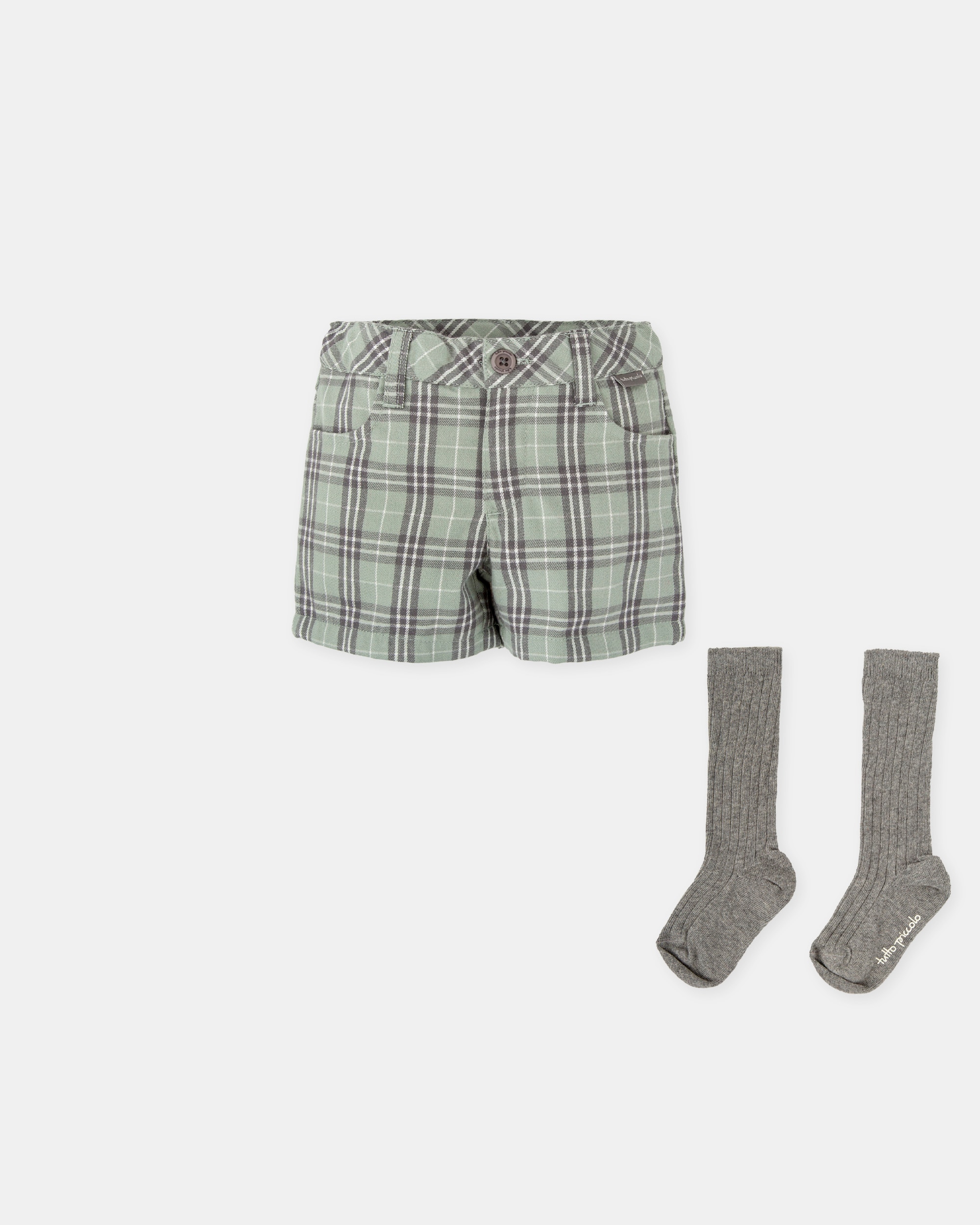 Conjunto para Bebé de Bermuda aos Quadrados em Verde com Meias Tutto Piccolo Verde-1