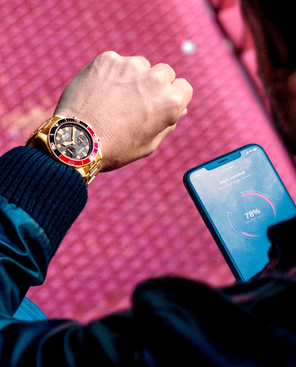 Relógio Tipo Smartwatch 18802 4 Connected de Aço em Dourado Ouro-4