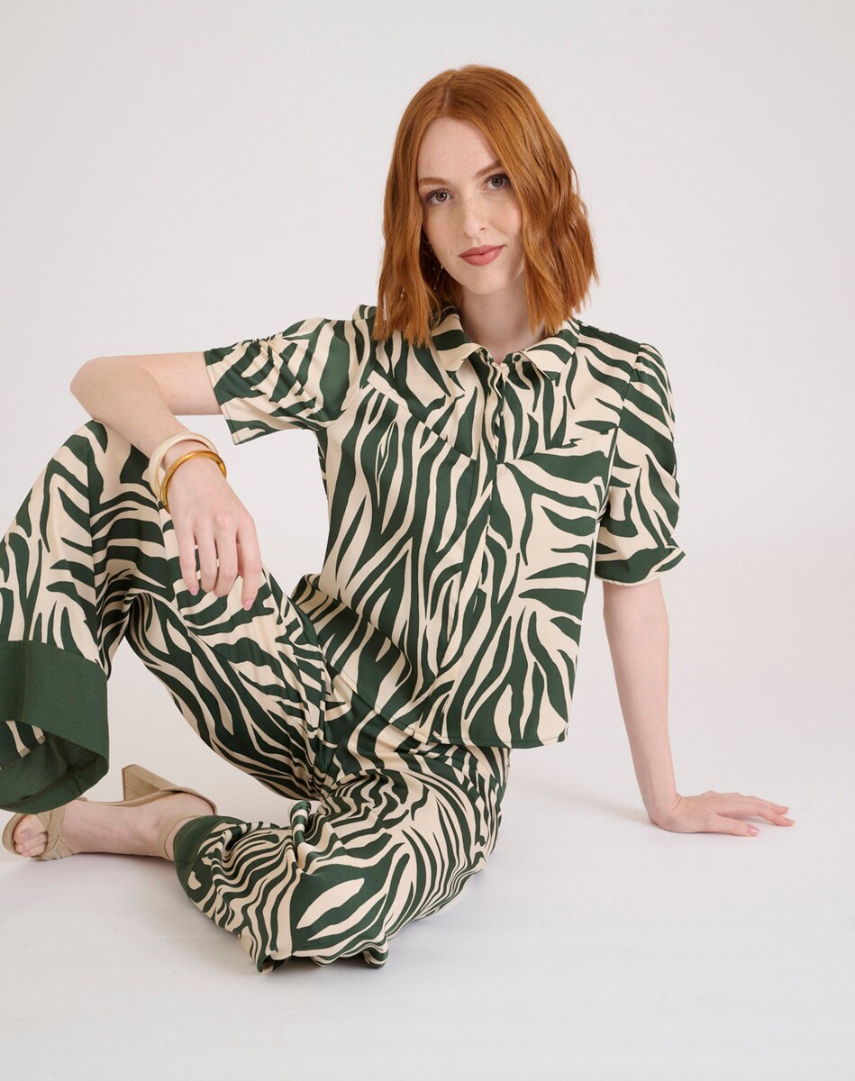 Camisa em Tecido de Cetim e Estampado de Zebra Caqui-1
